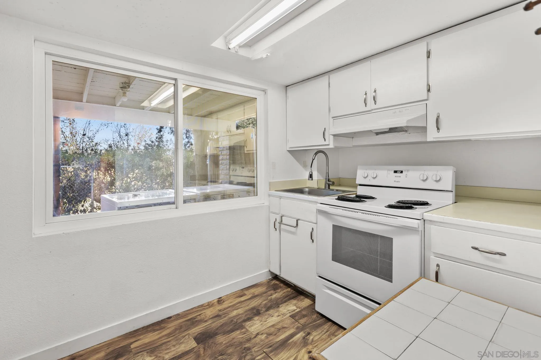 https://cdn.realtyfeed.com/cdn/127/260003259/867523e23ddb10444f3e49da7996f4f8.webp