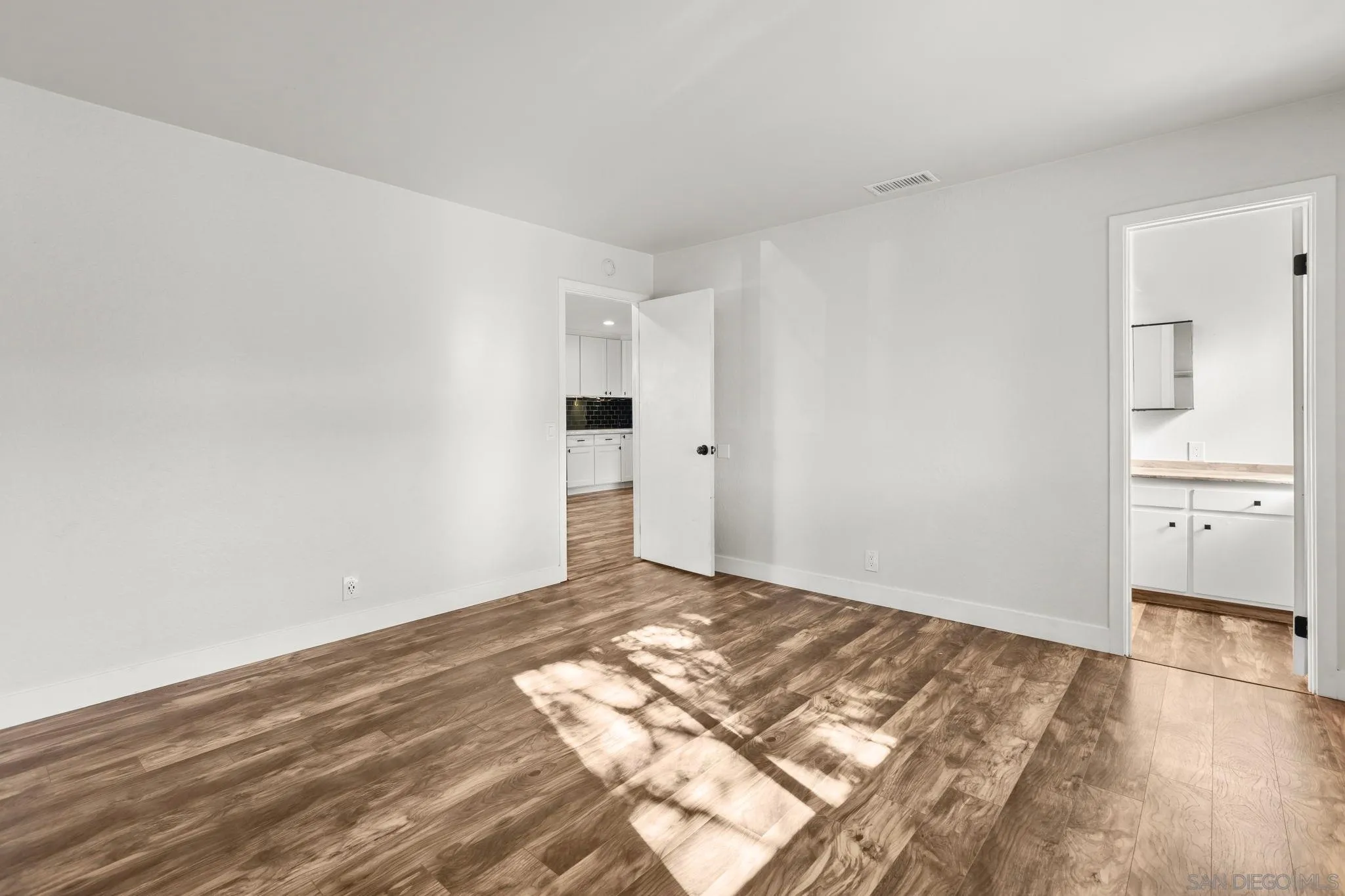 https://cdn.realtyfeed.com/cdn/127/260003259/9eacb84d6a96228b14a4ae1988e8468b.webp