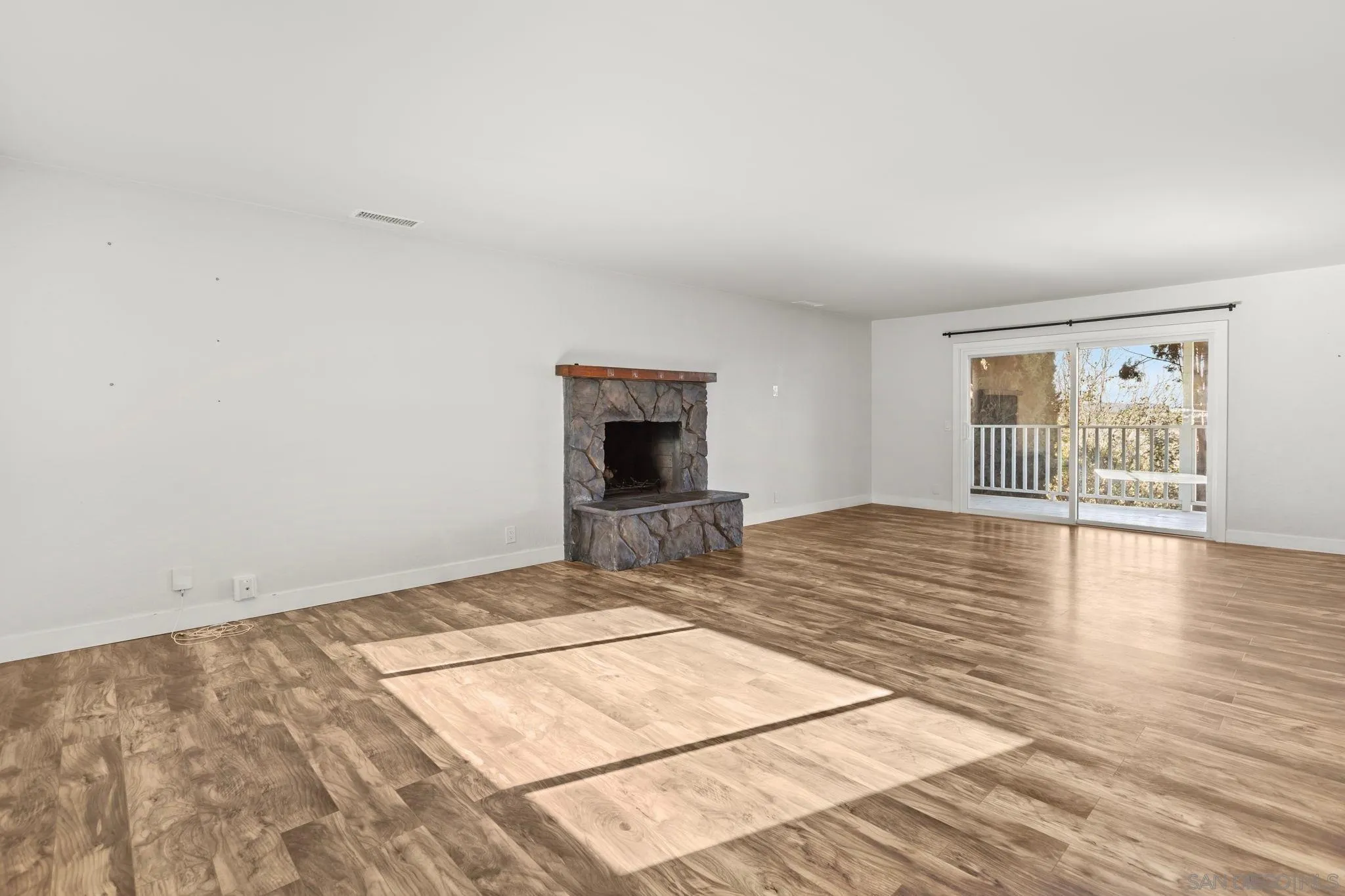 https://cdn.realtyfeed.com/cdn/127/260003259/e75e894201b7d7599271842774f53452.webp