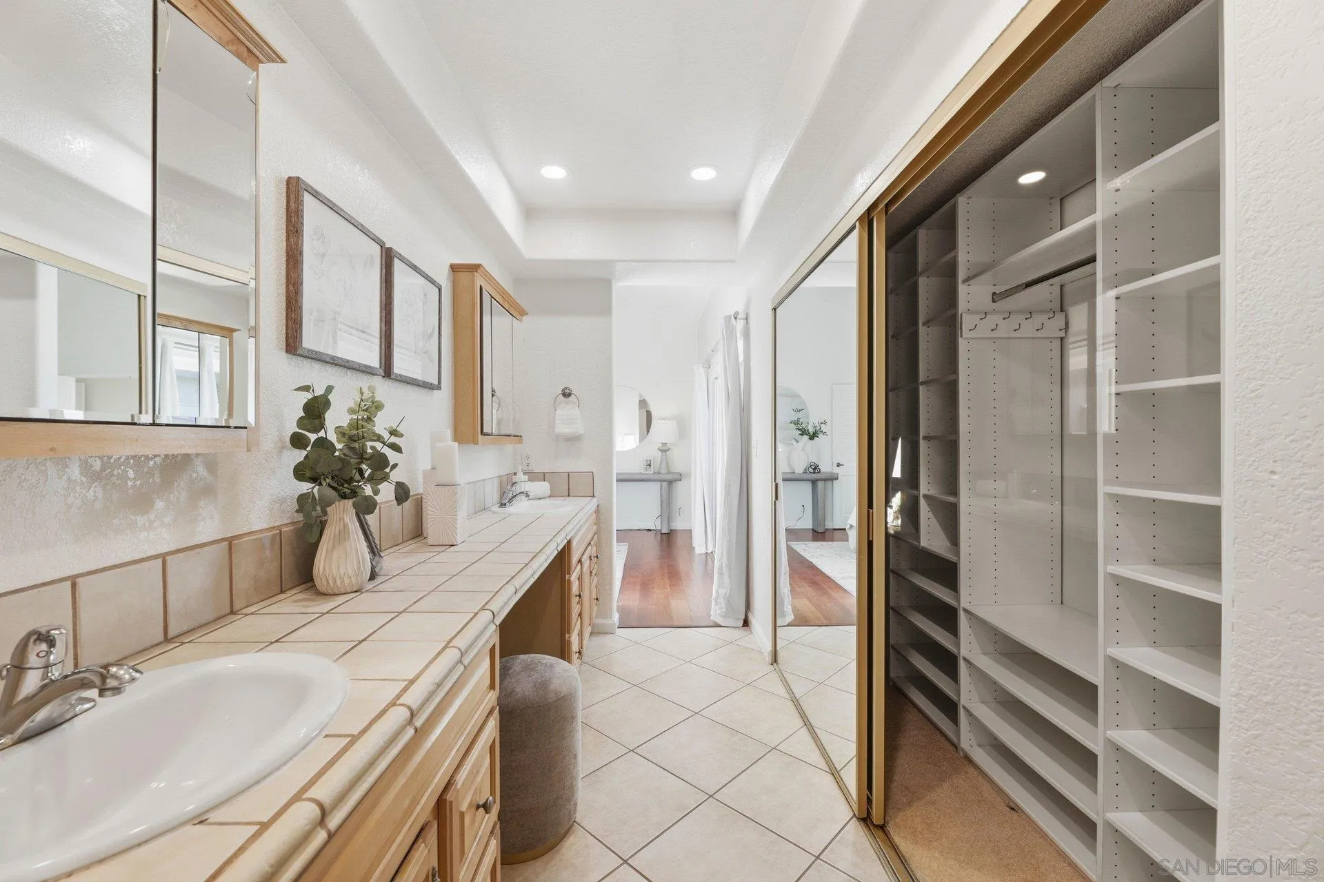 https://cdn.realtyfeed.com/cdn/127/260003260/5345504afe3789a2b98068e027513f17.webp