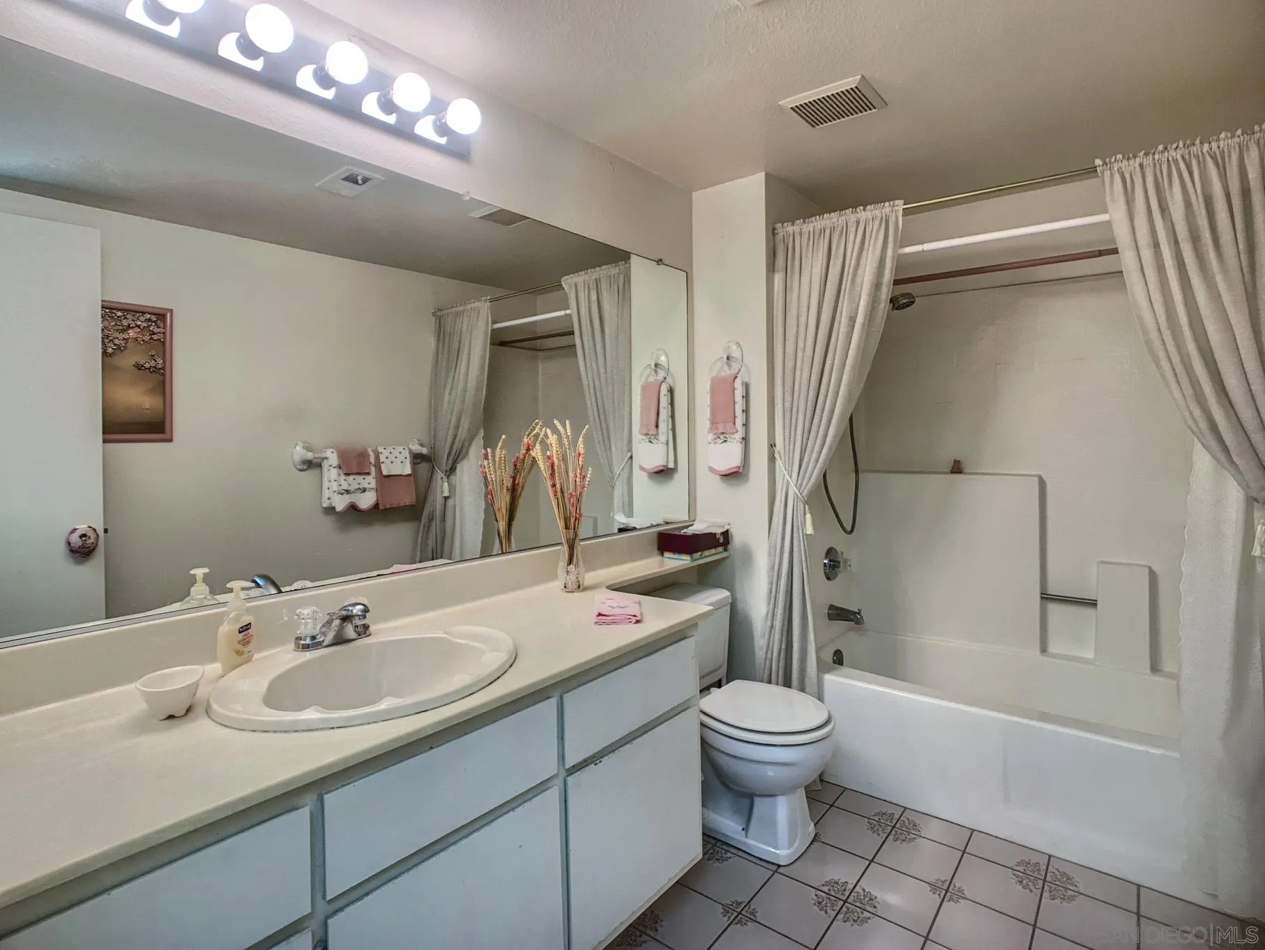 https://cdn.realtyfeed.com/cdn/127/260003265/b7d6aa48a922c6651bd74599ec82beb0.webp