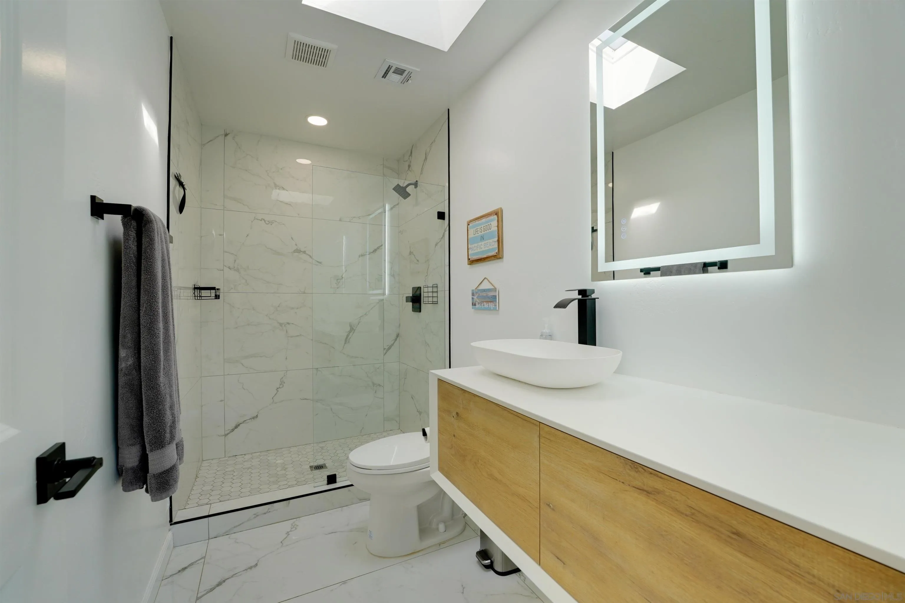 https://cdn.realtyfeed.com/cdn/127/260003272/0385970e3b6cfd4821a5439f80b4c21f.webp
