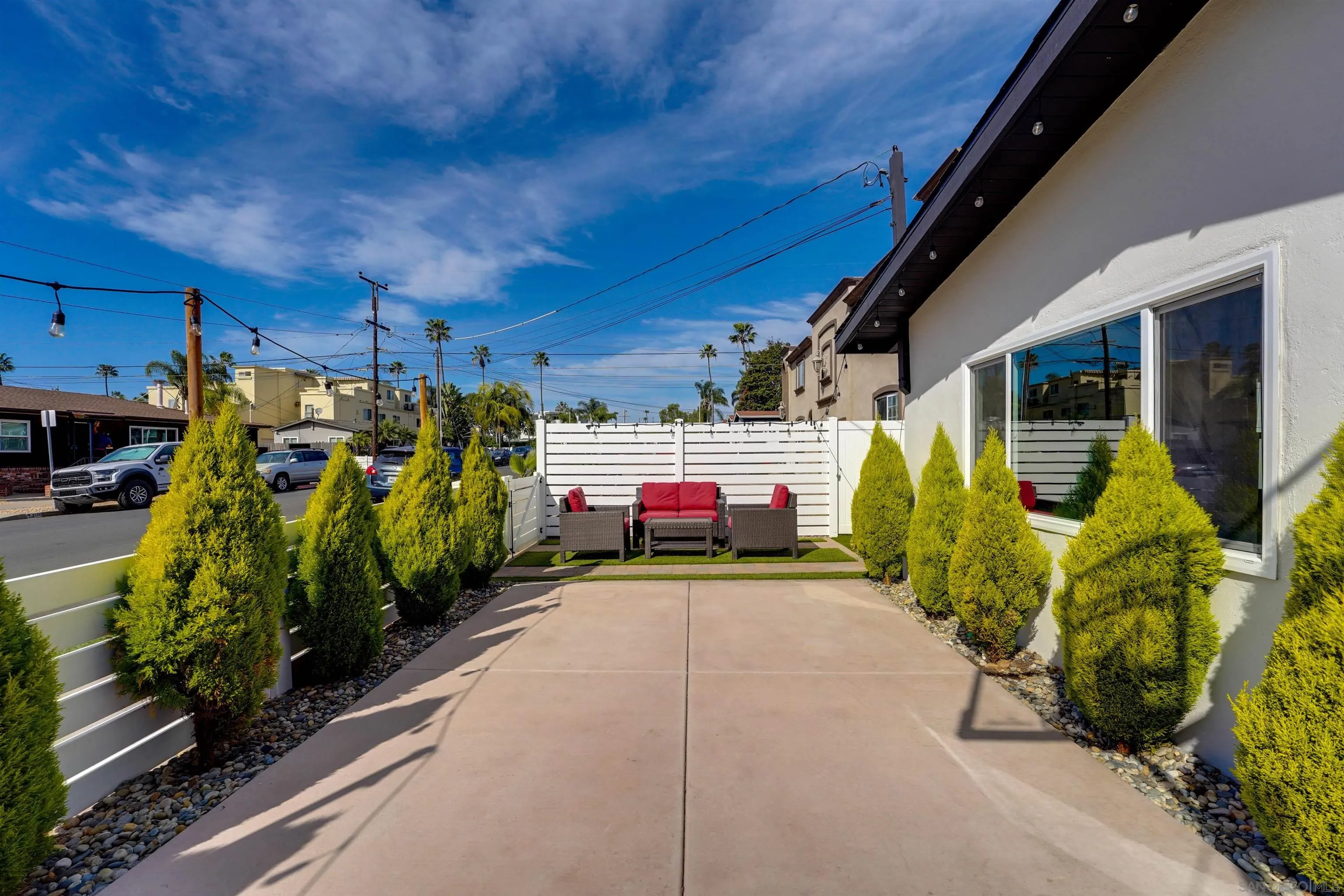 https://cdn.realtyfeed.com/cdn/127/260003272/3512c7e8e5cf5d25b59fc4f350d676f6.webp