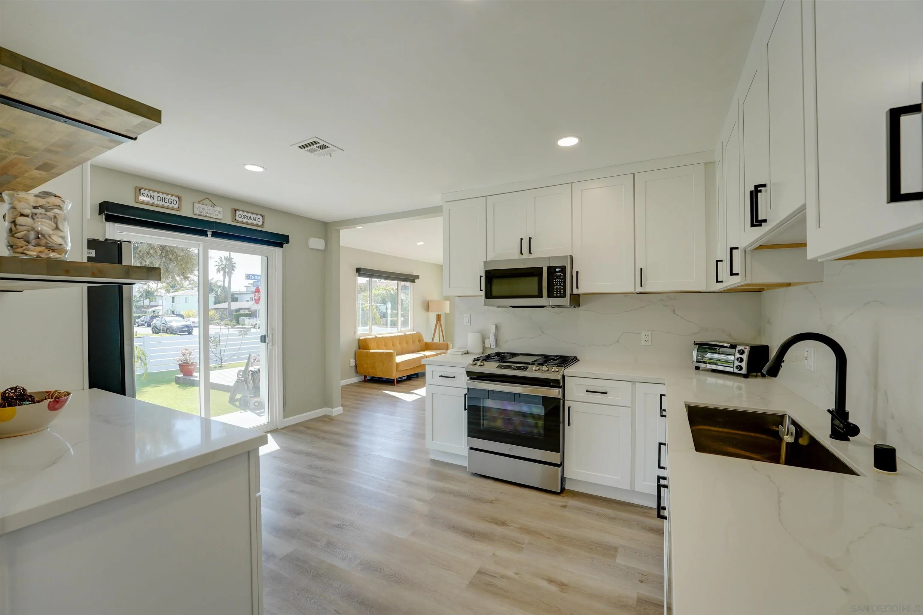 https://cdn.realtyfeed.com/cdn/127/260003272/7e75e5df7e08694207632e3807a58bad.webp