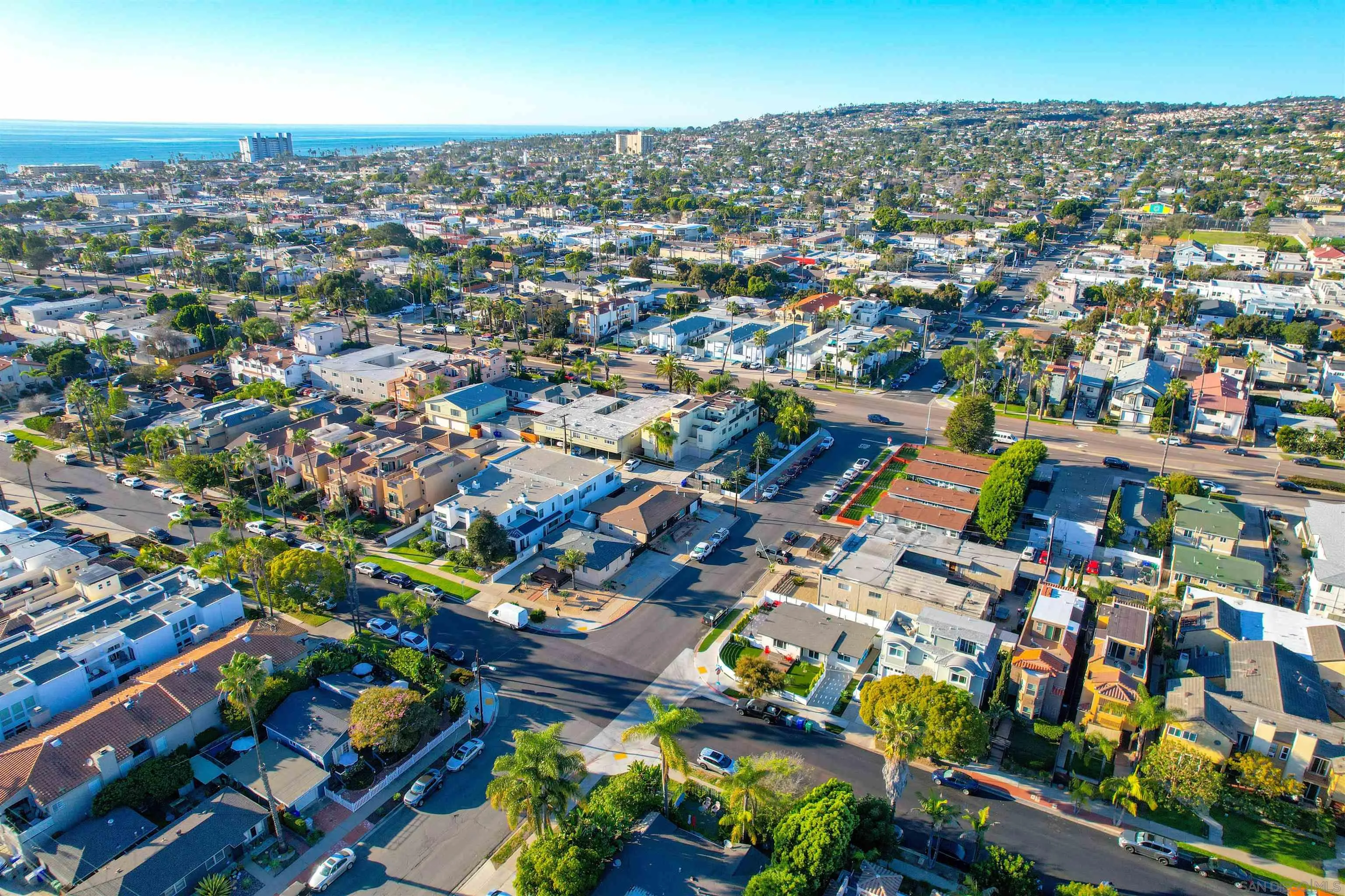 https://cdn.realtyfeed.com/cdn/127/260003272/d45806ed5971066869ee43a327ff7e1b.webp