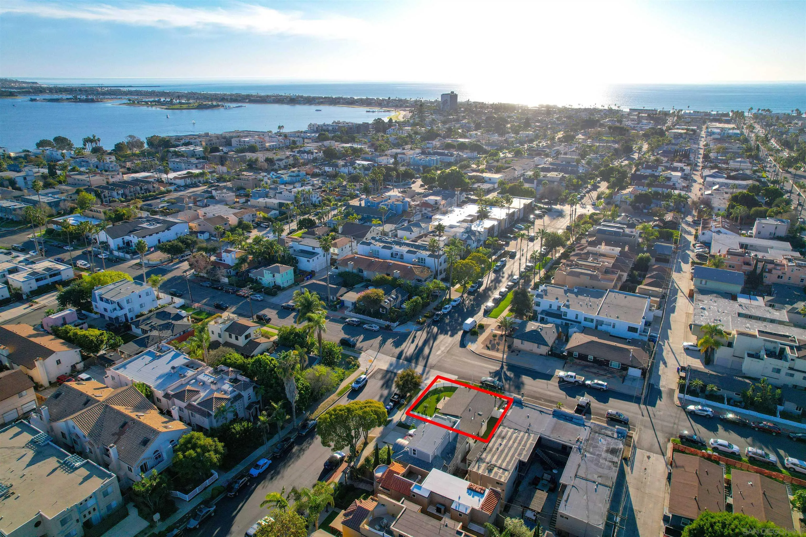 https://cdn.realtyfeed.com/cdn/127/260003272/d4dd736644d66b79c0ac3599b47a63de.webp