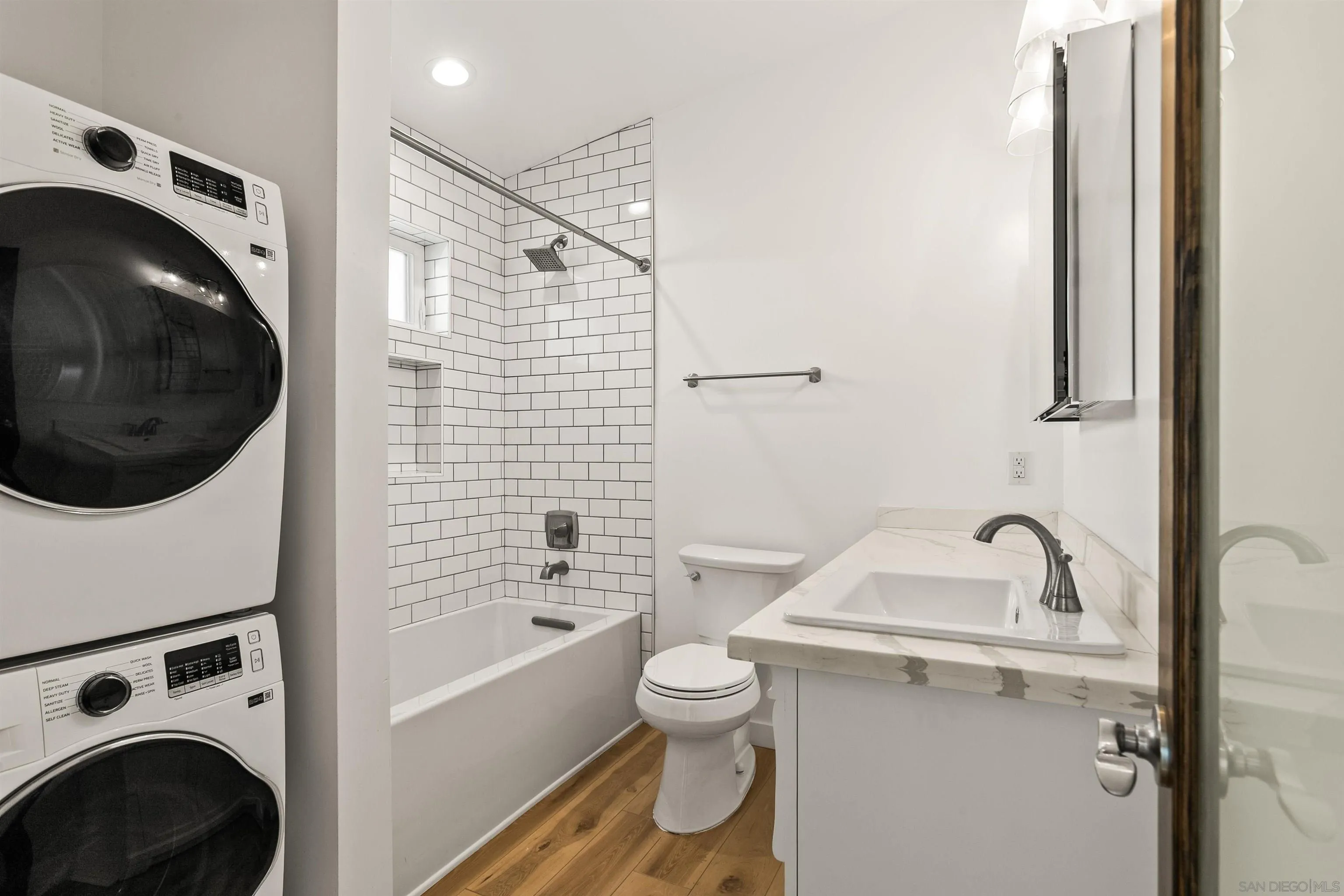 https://cdn.realtyfeed.com/cdn/127/260003275/36eac7d2f2d439067b9dcda502b78f40.webp