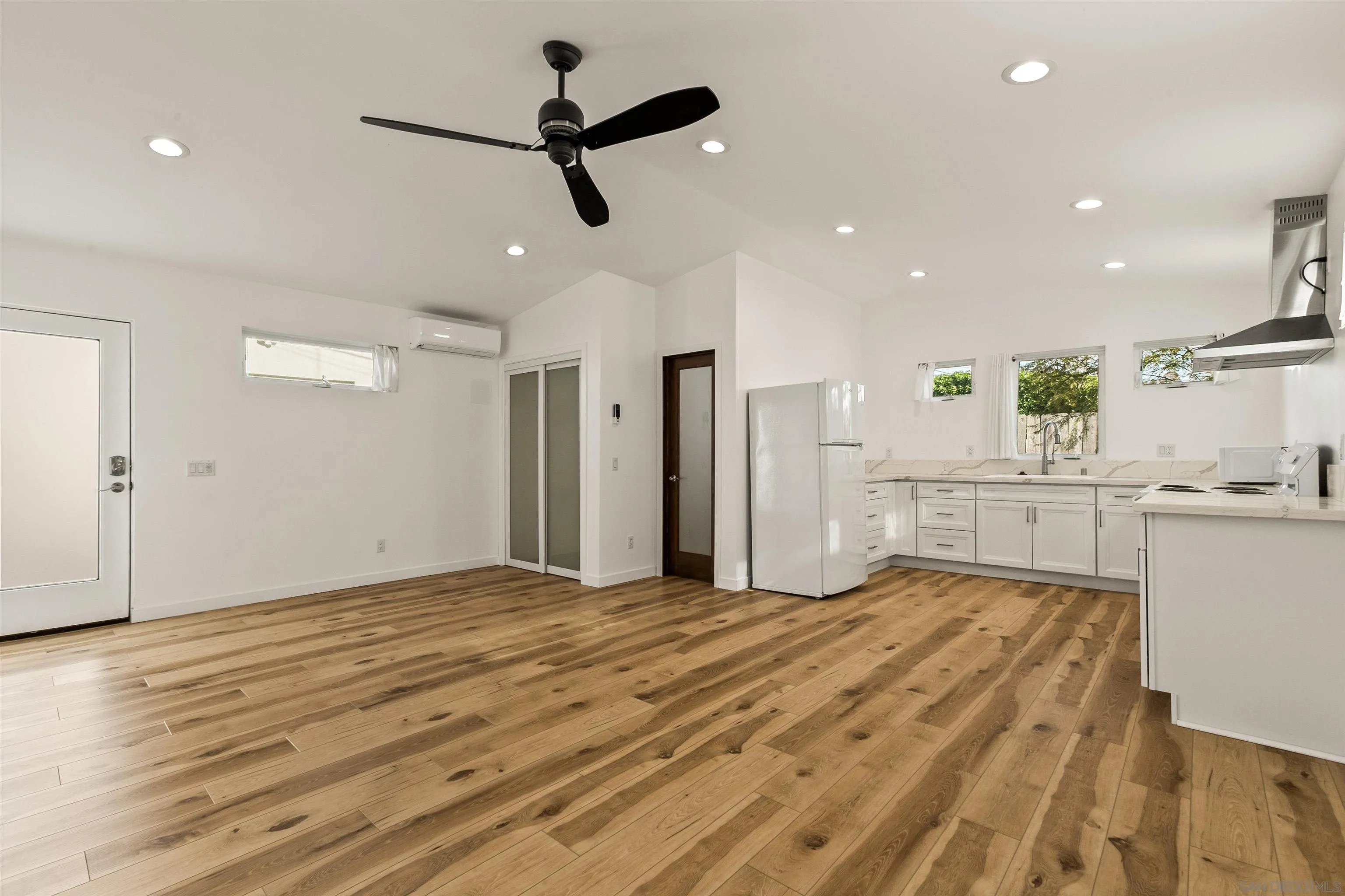 https://cdn.realtyfeed.com/cdn/127/260003275/7906e8f6a0b3918535a080328c054cf7.webp