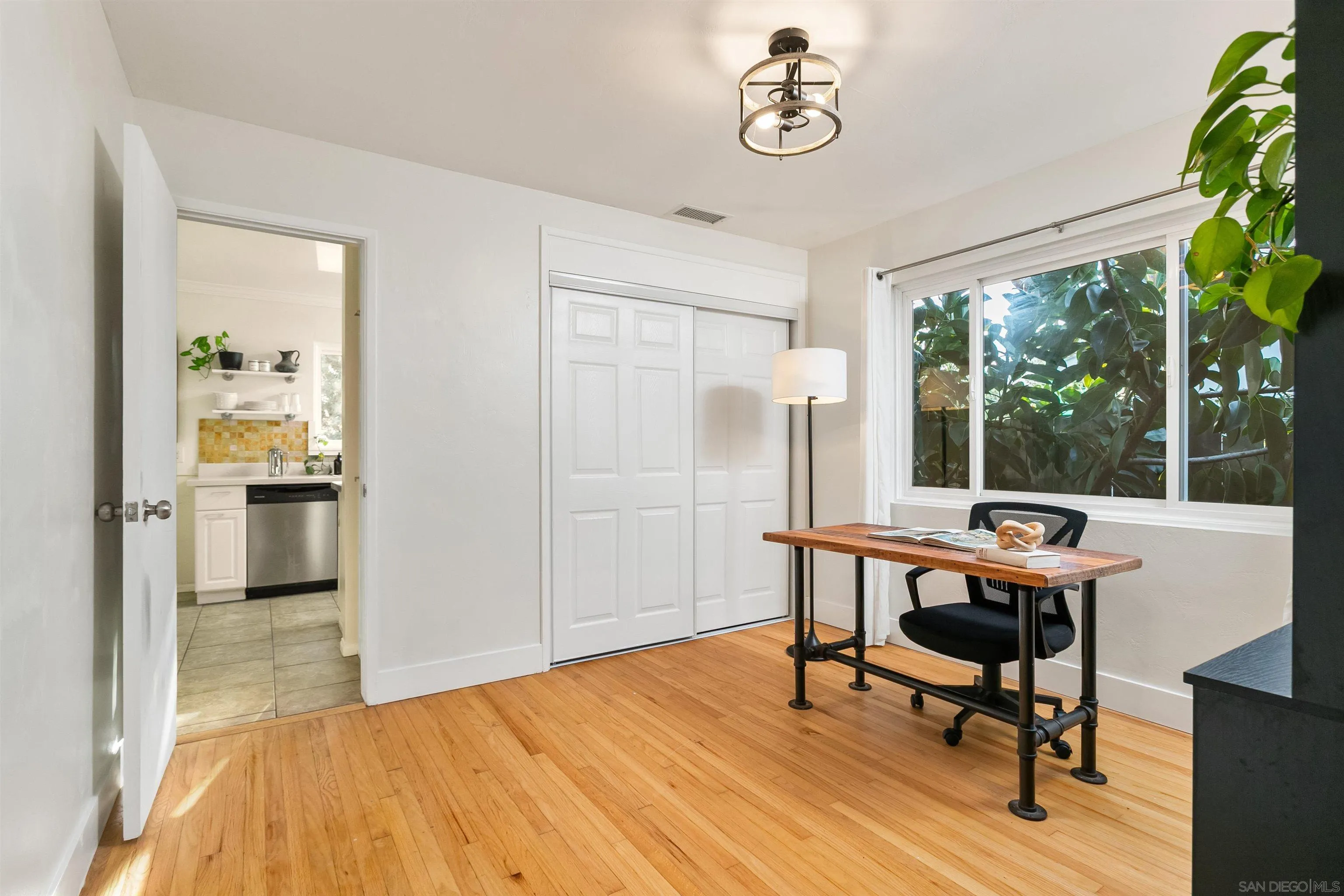 https://cdn.realtyfeed.com/cdn/127/260003275/bff9d20c851b60208ab287c8f259063c.webp