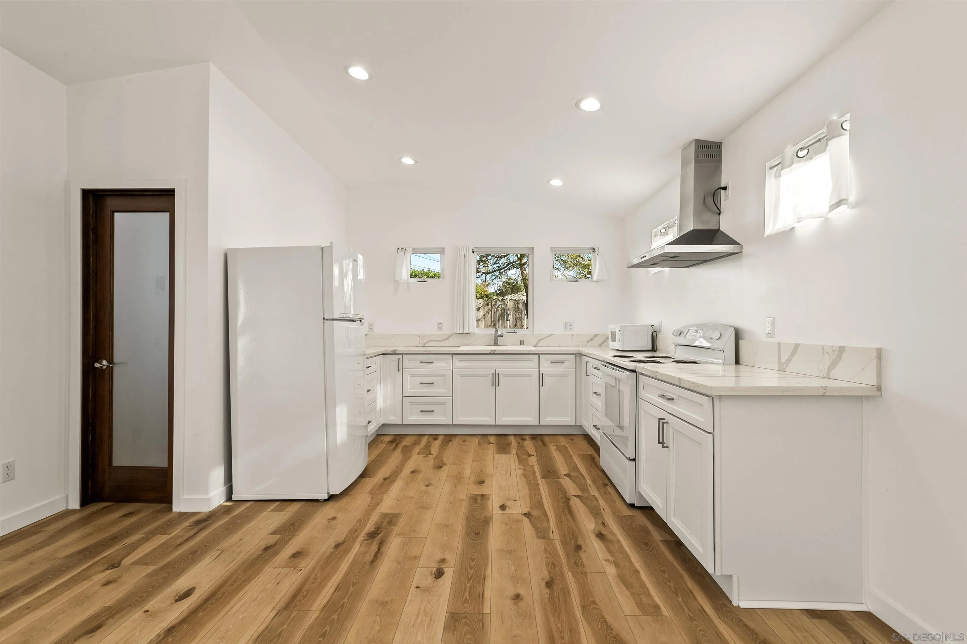 https://cdn.realtyfeed.com/cdn/127/260003275/ccc6ecad06f95e2dc7ea7c123c0a1c32.webp