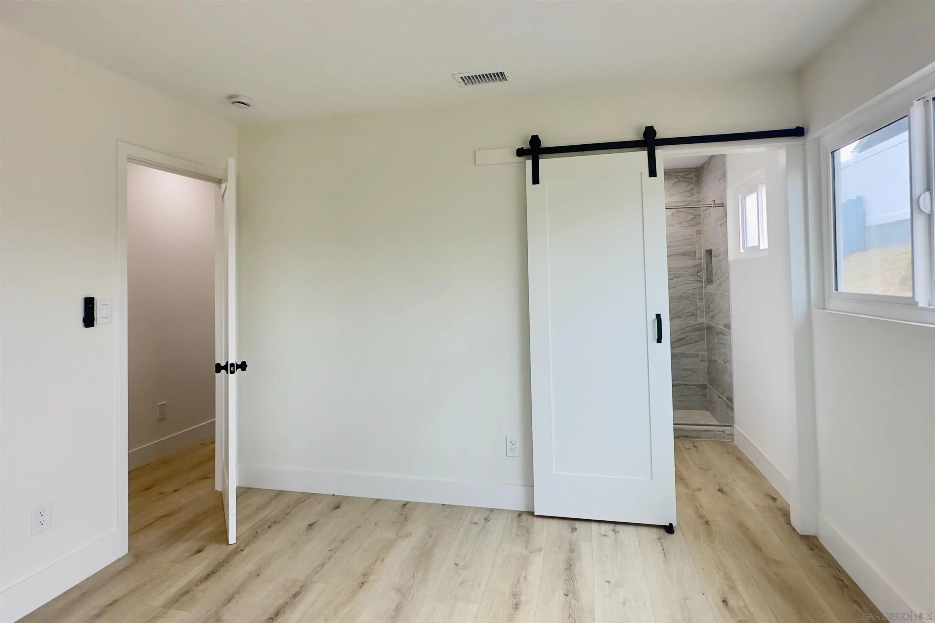 https://cdn.realtyfeed.com/cdn/127/260003278/63c2f72f05582766f004ad31bf43ff40.webp