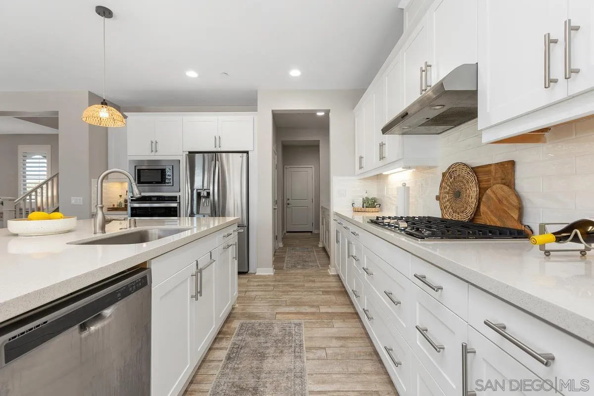 https://cdn.realtyfeed.com/cdn/127/260003284/f23a39edd9b8482a9f52c61c504f6829.webp