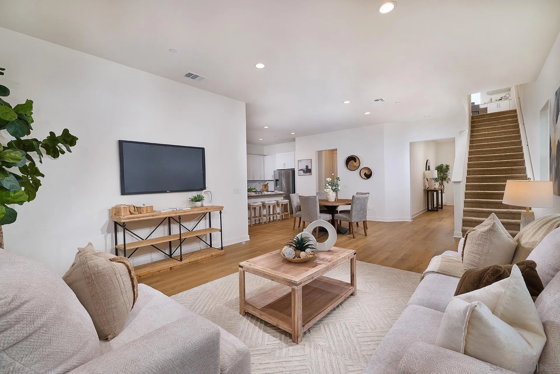 https://cdn.realtyfeed.com/cdn/127/260003285/5b5eb26309700dc762af8890a897cc29.webp