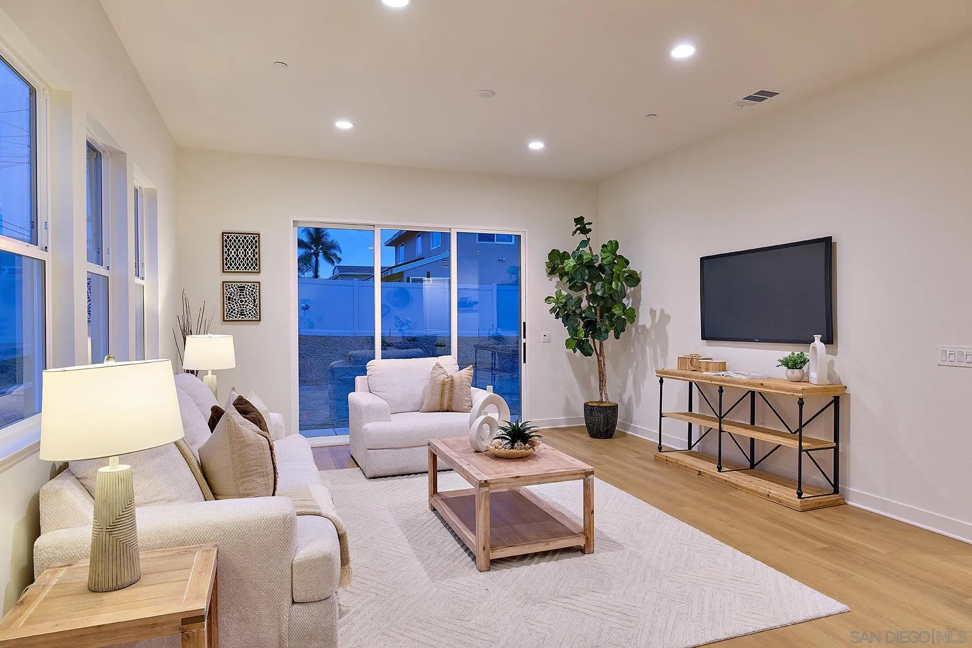 https://cdn.realtyfeed.com/cdn/127/260003285/e98fef58d8b6a12c46d4768aca1a8c41.webp