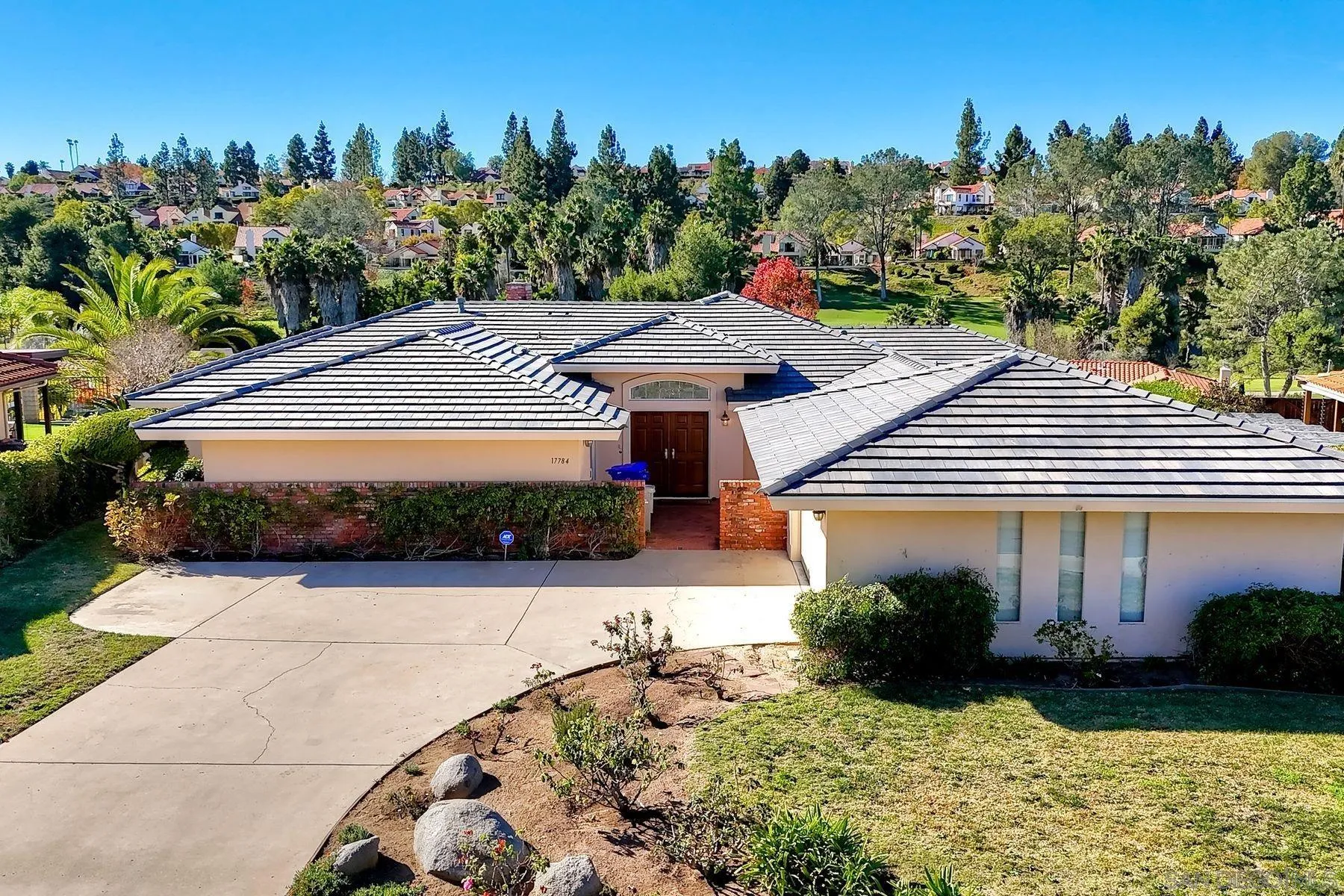 https://cdn.realtyfeed.com/cdn/127/260003291/218297171e58341c0963a6791be38a11.webp