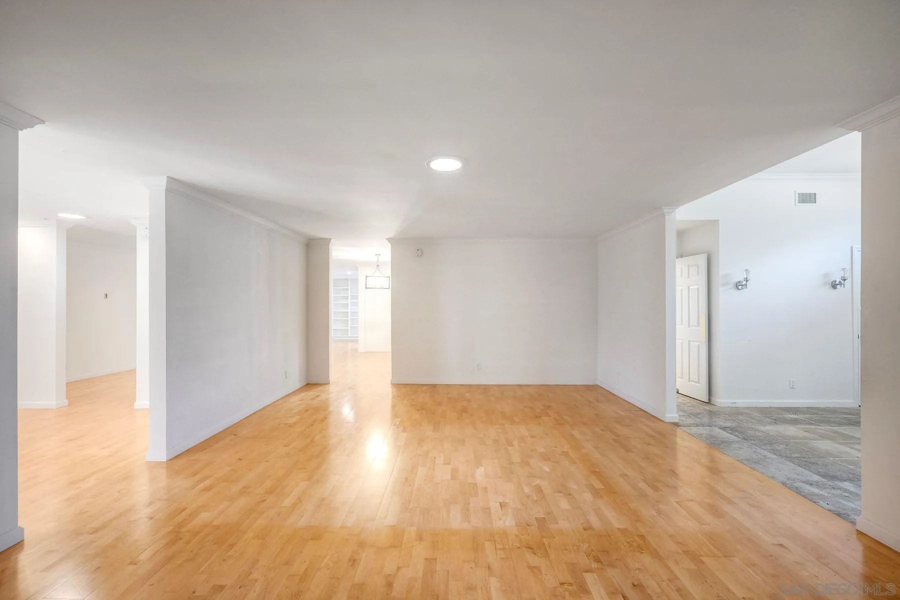 https://cdn.realtyfeed.com/cdn/127/260003291/29613a2561cf4042743f2ad39ac76de7.webp