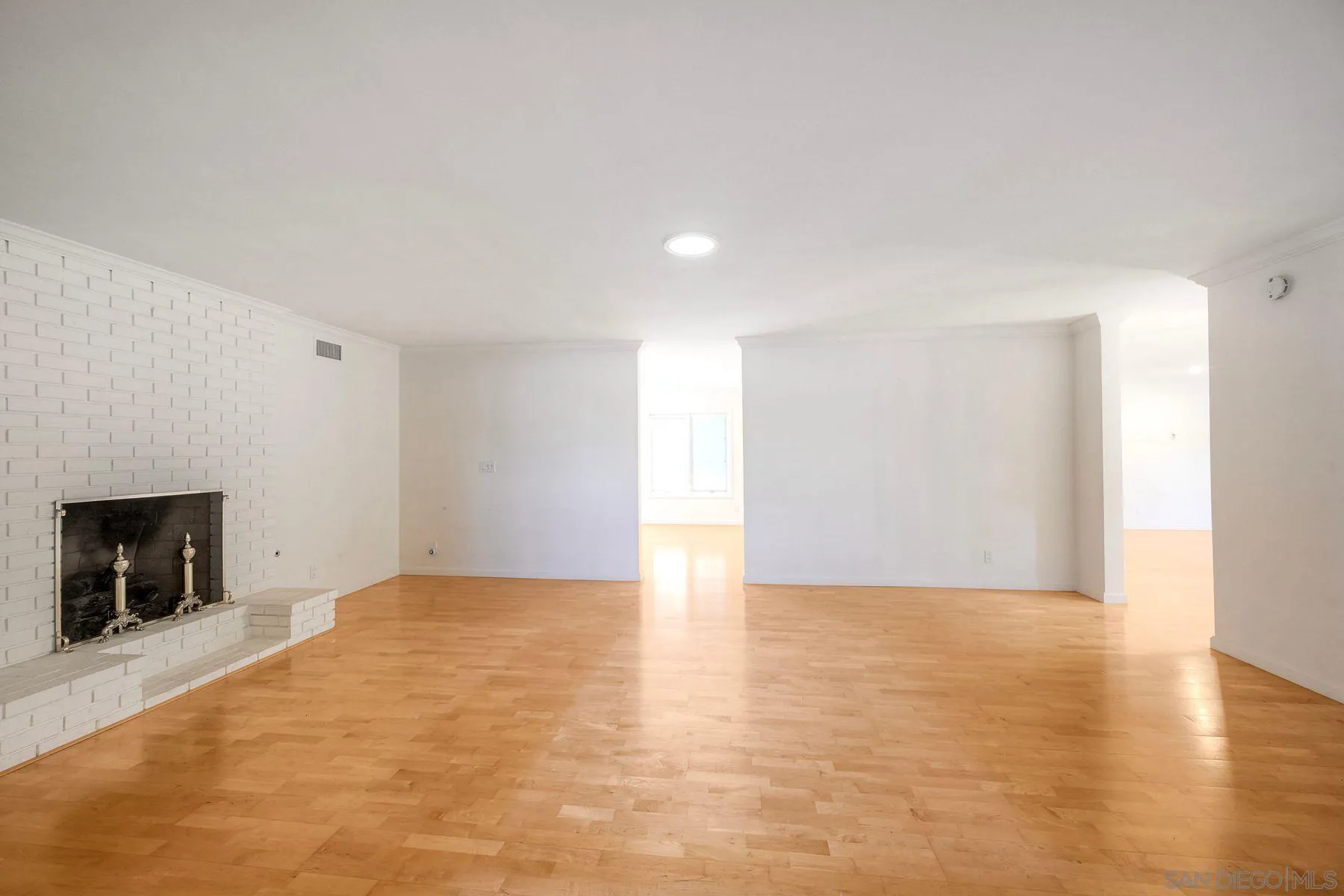 https://cdn.realtyfeed.com/cdn/127/260003291/8cb0f4dc493cca37f1f98149495013b2.webp