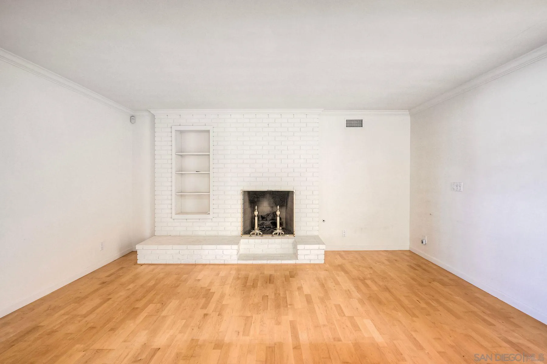 https://cdn.realtyfeed.com/cdn/127/260003291/b85cbf398fa1e6115d1a55033aa32795.webp