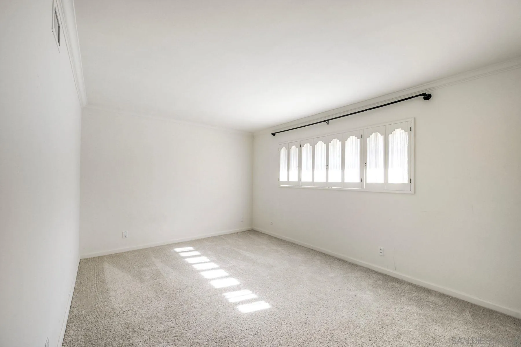 https://cdn.realtyfeed.com/cdn/127/260003291/e0909865a5456816823eb31bbc8c8987.webp