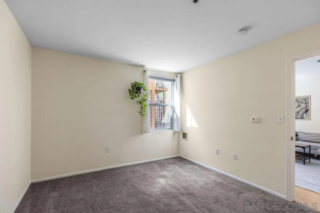 https://cdn.realtyfeed.com/cdn/127/260003292/28e7e41363701ffaacf5d309f405bf19.webp