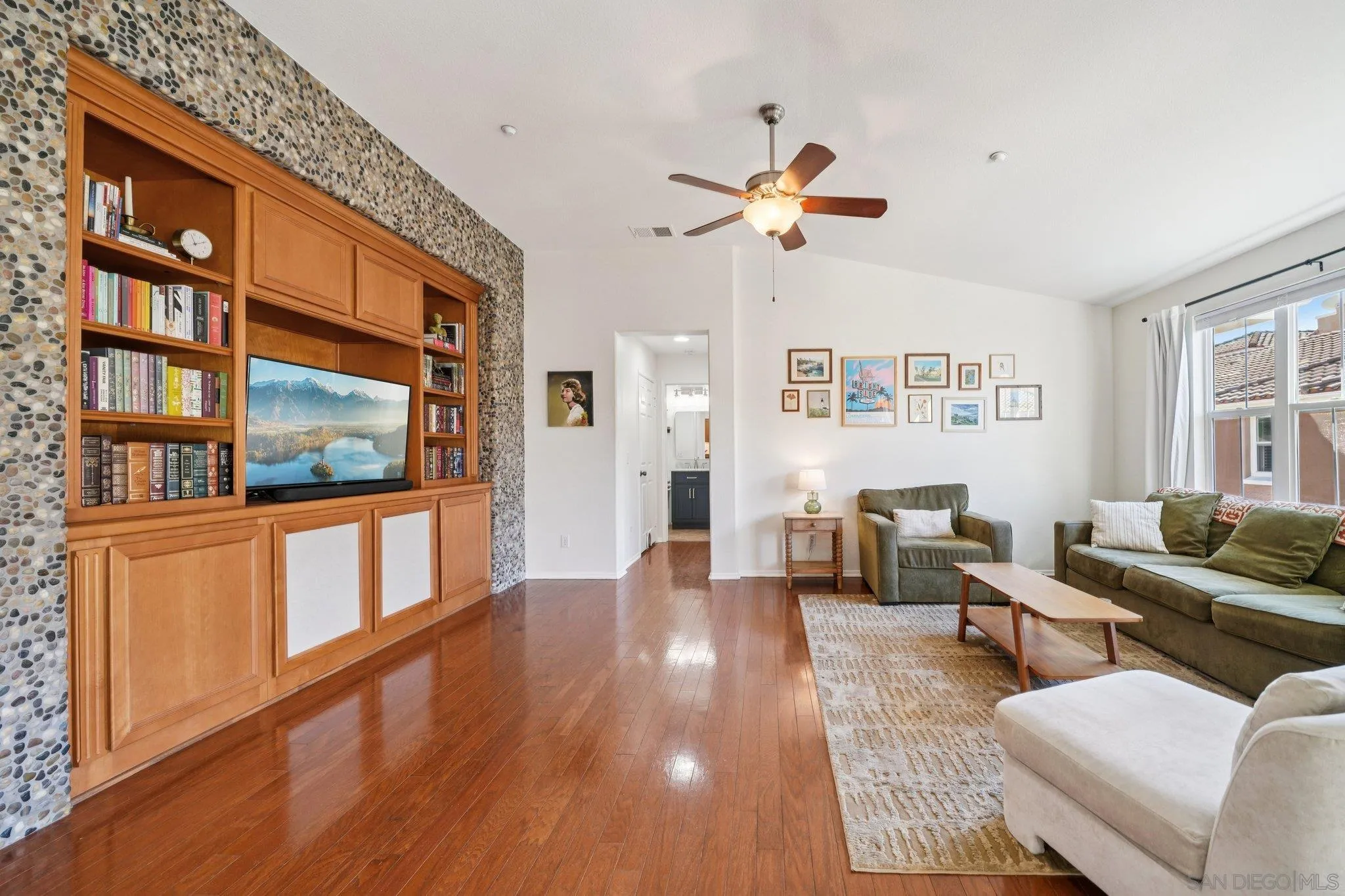 Photo #1: 260003294 Listing: Photo #1