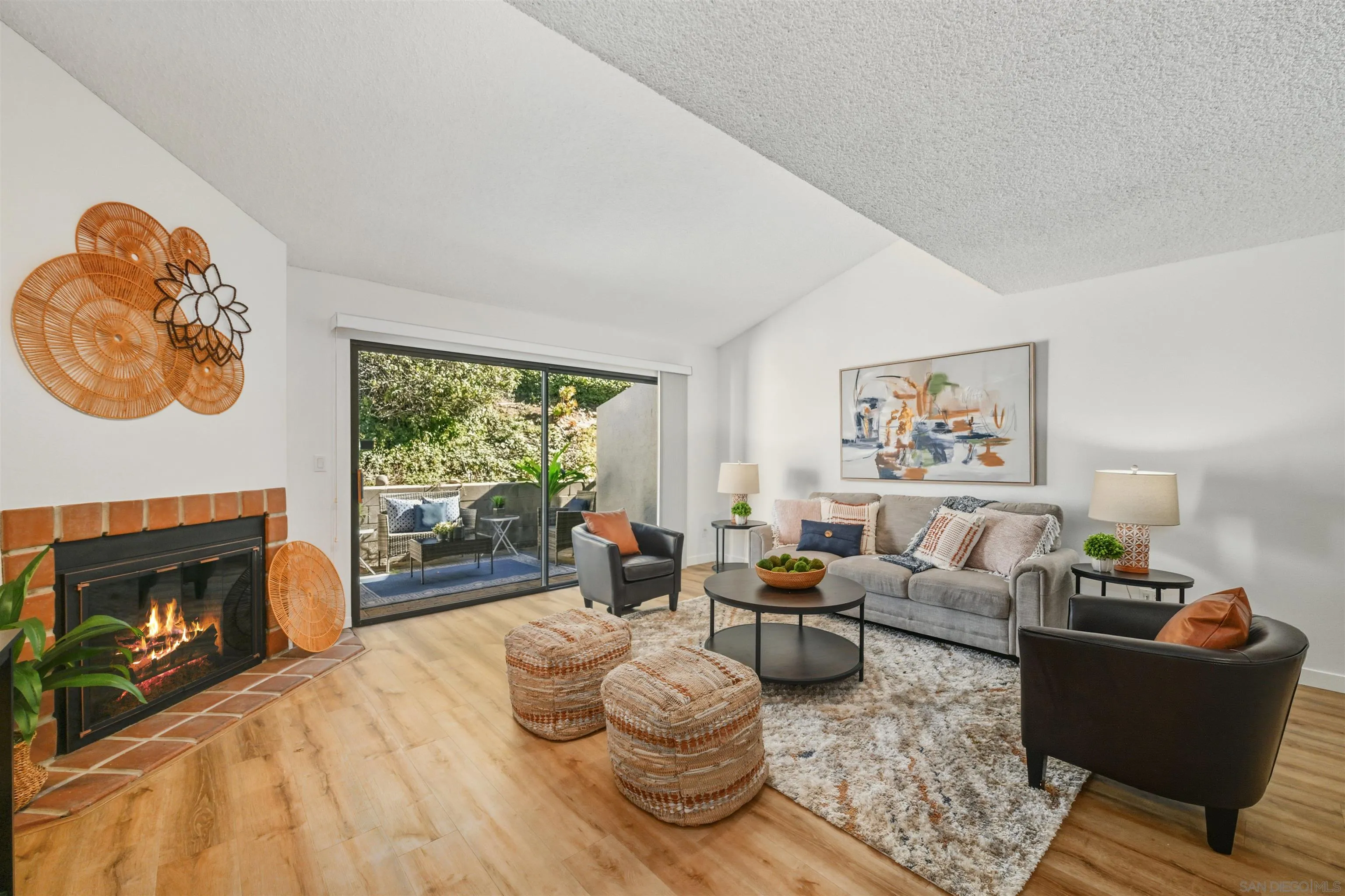 Photo #1: 260003296 Listing: Photo #1