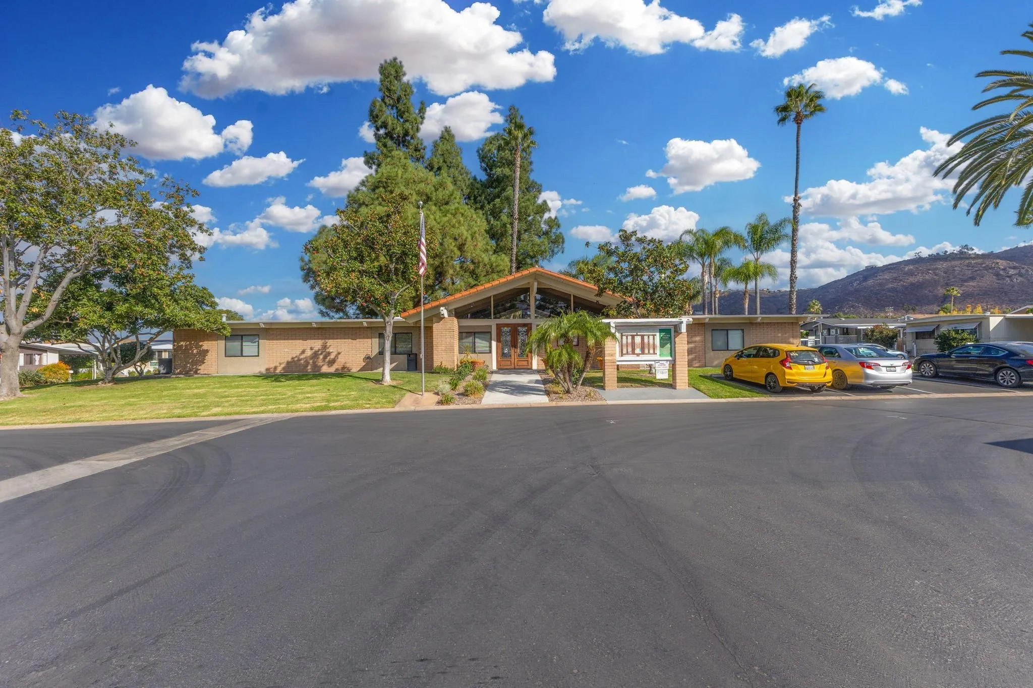https://cdn.realtyfeed.com/cdn/127/260003299/e18cac53eddf9433a406f260b658339f.webp