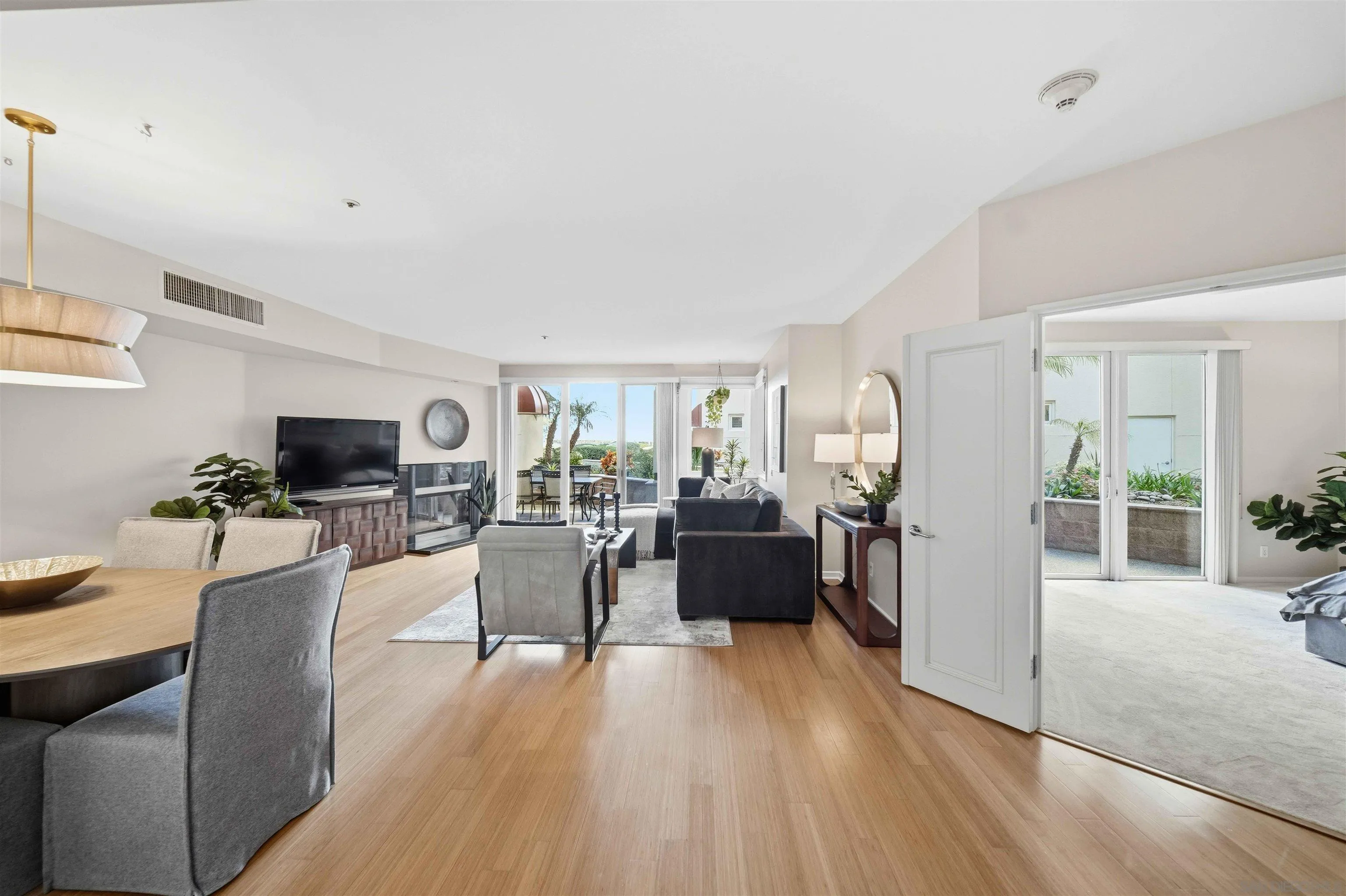 Photo #4: 2600033 Listing: Photo #4