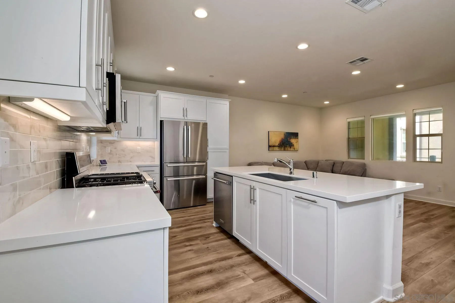 Photo #3: 260003301 Listing: Photo #3