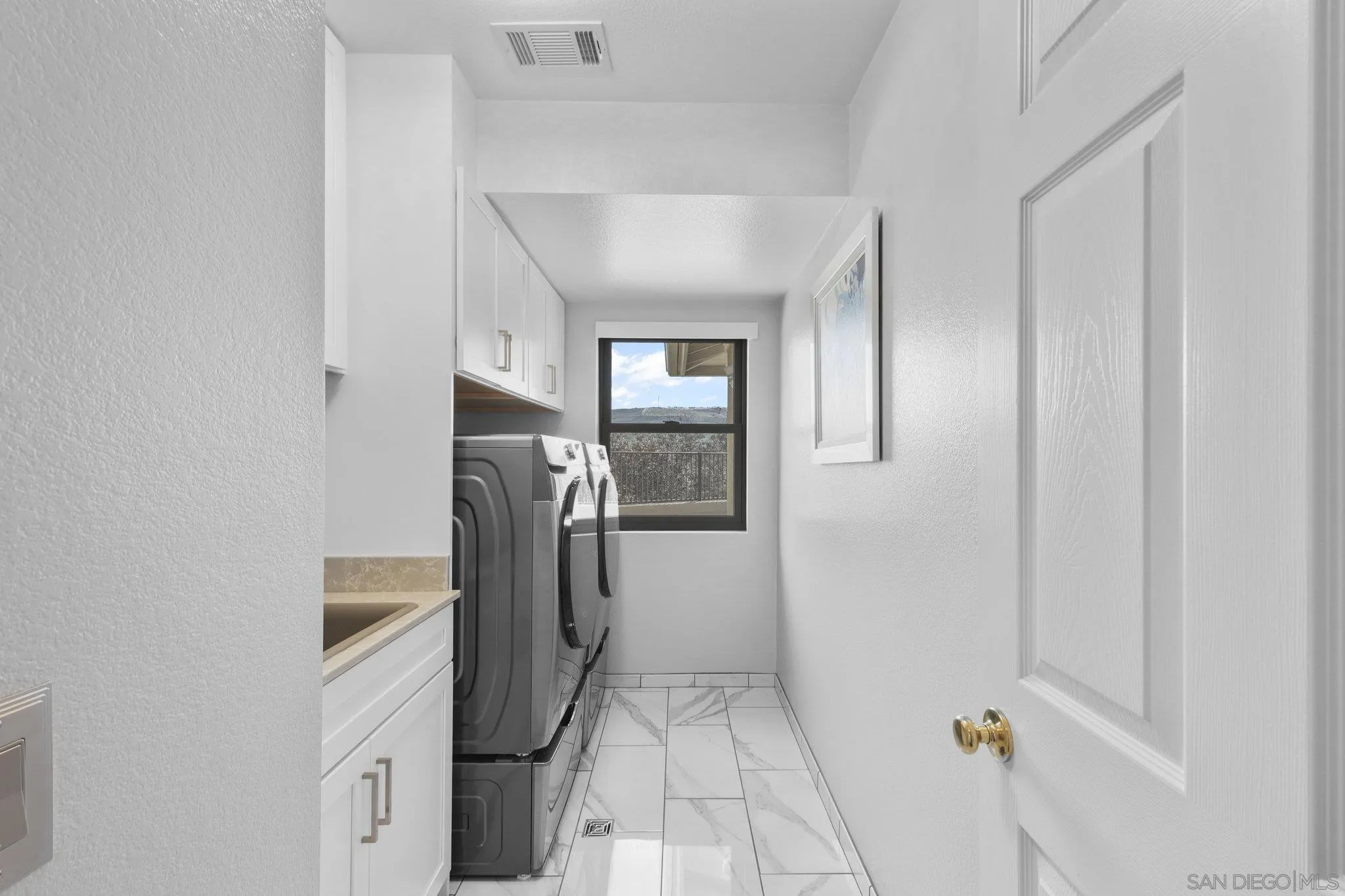 https://cdn.realtyfeed.com/cdn/127/260003308/9d468f3d8e1e2621a08b525196cec14a.webp