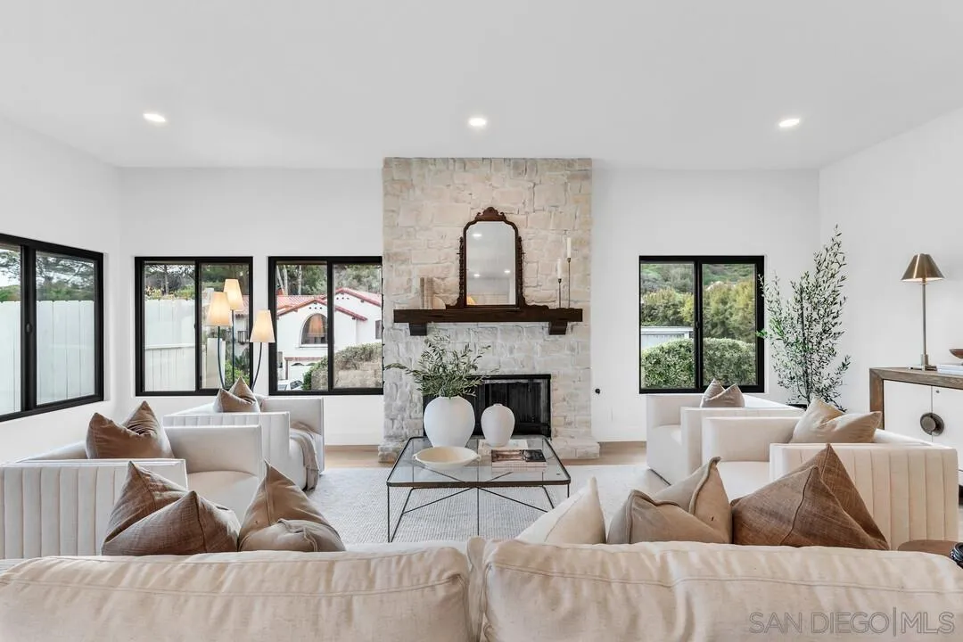 https://cdn.realtyfeed.com/cdn/127/260003314/eab402deef5fc619e85689a4f43efd26.webp
