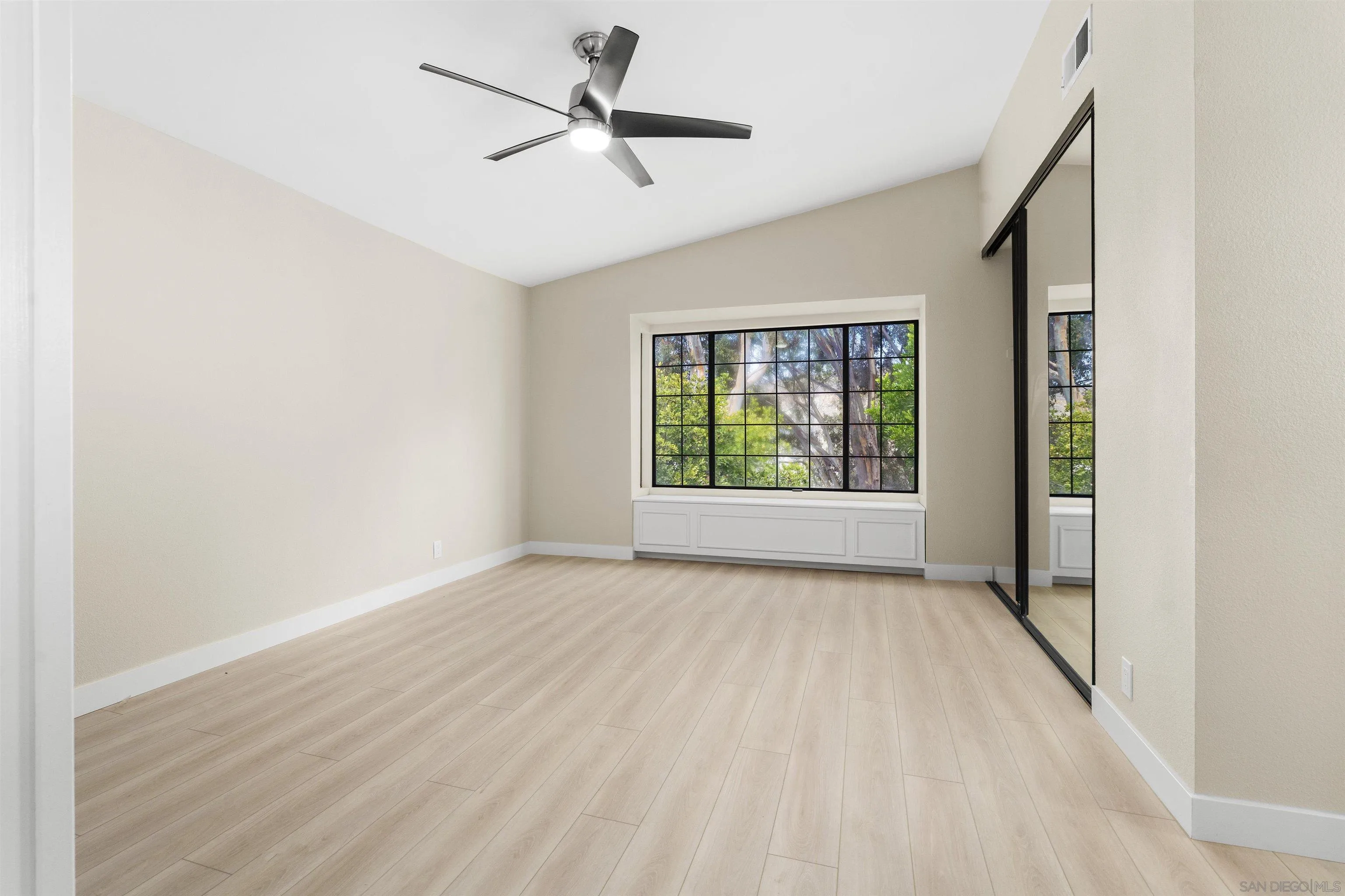 https://cdn.realtyfeed.com/cdn/127/260003317/0fd1b678563f01c9142b9b3980b6a2bc.webp