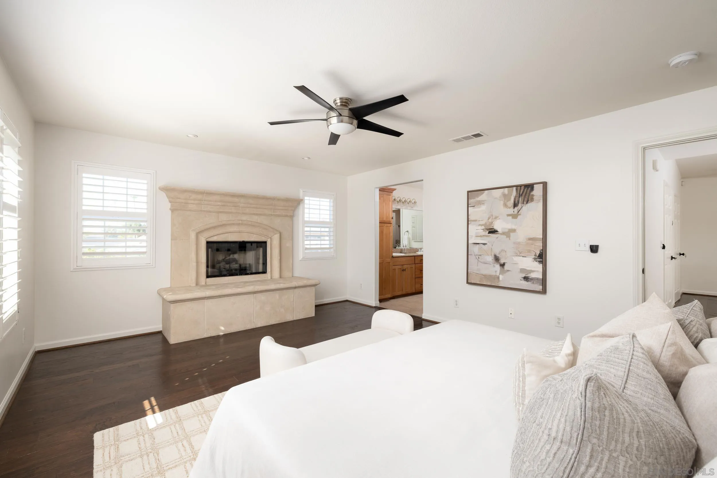 https://cdn.realtyfeed.com/cdn/127/260003320/48b811854c9bf3d415effe31908c5fb9.webp