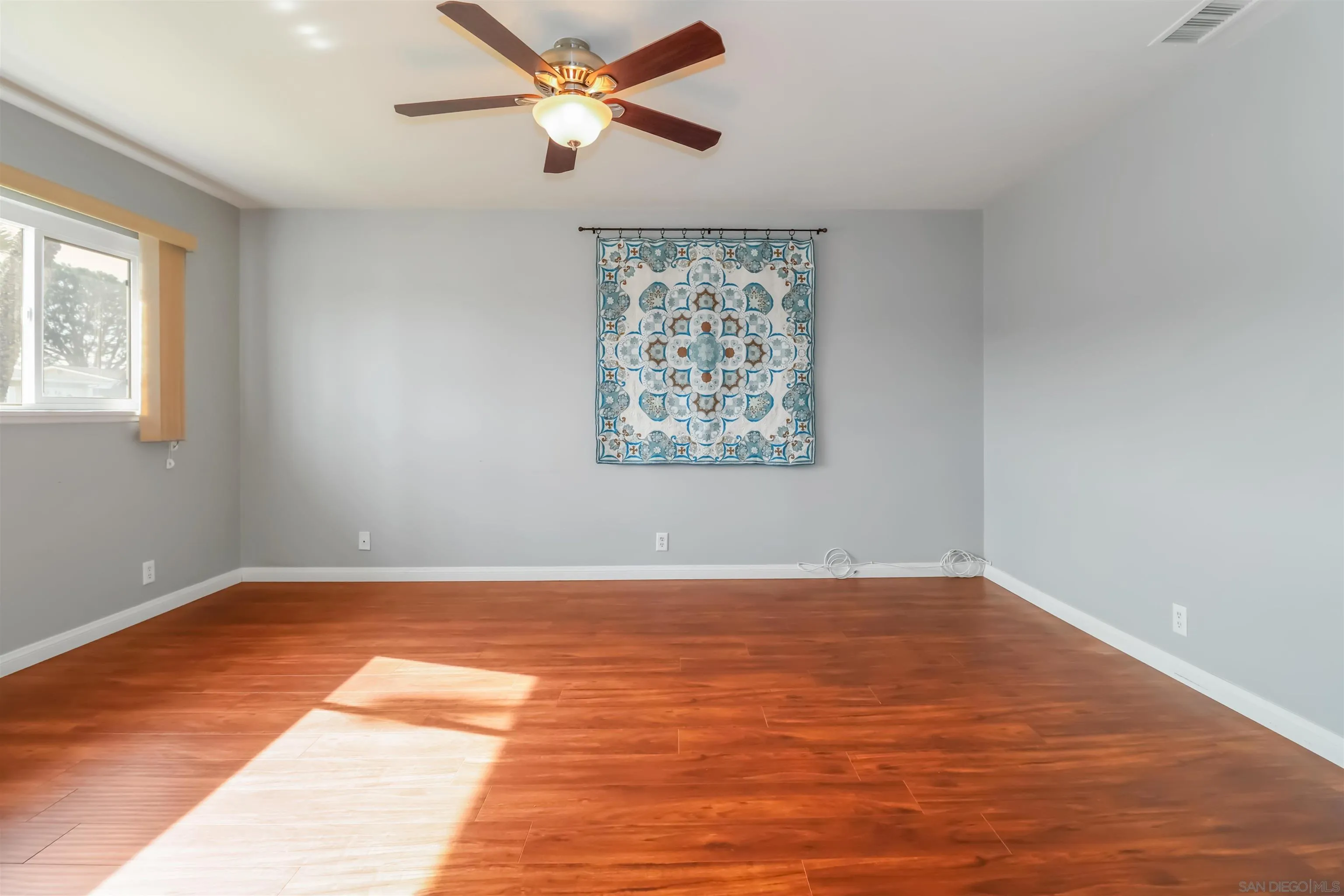 https://cdn.realtyfeed.com/cdn/127/260003326/8afc4b8e6c0a345895e8ab67587a22df.webp