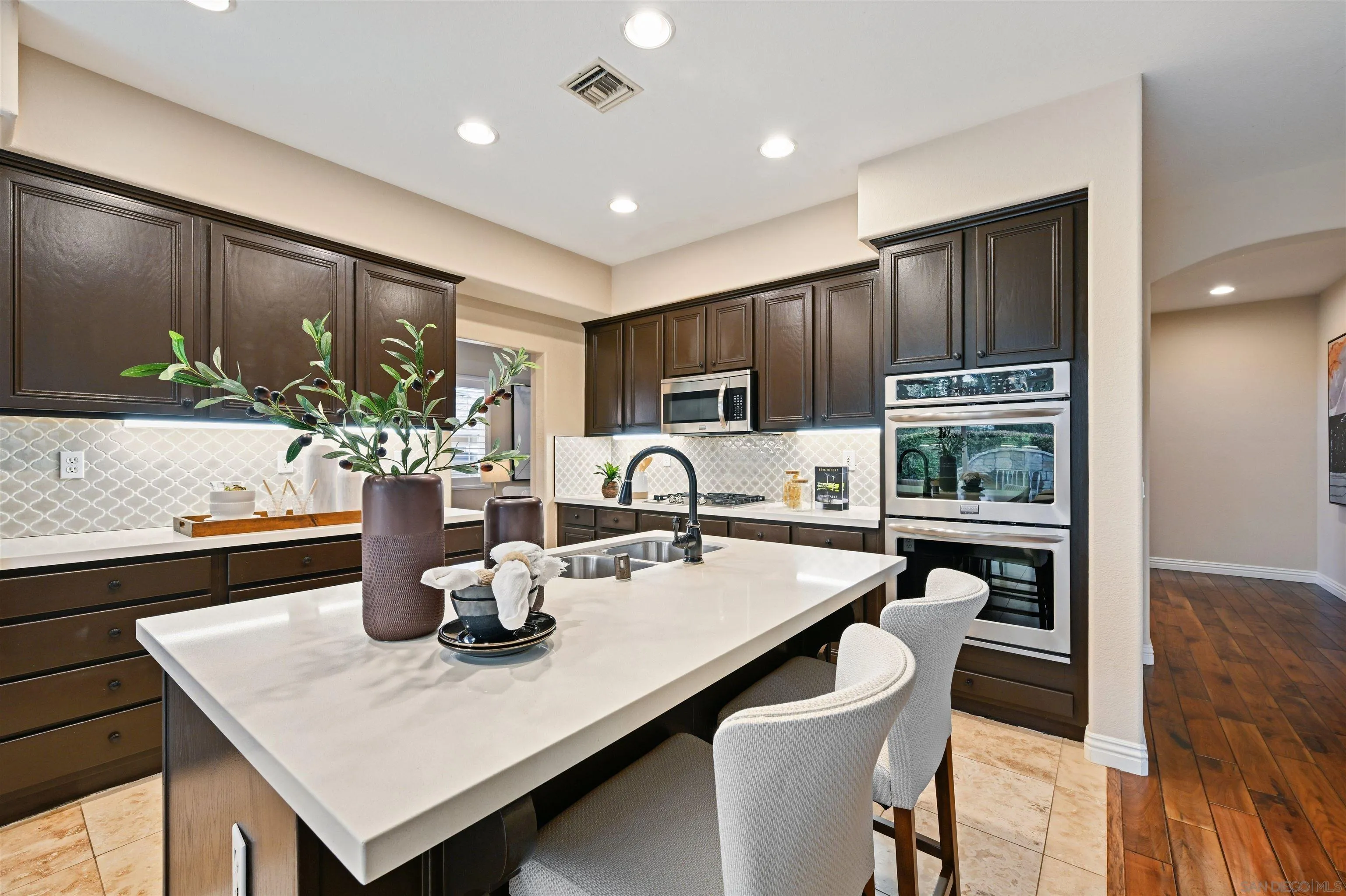 https://cdn.realtyfeed.com/cdn/127/260003332/27ddd4e0c1574f90c1012076d92e29cd.webp