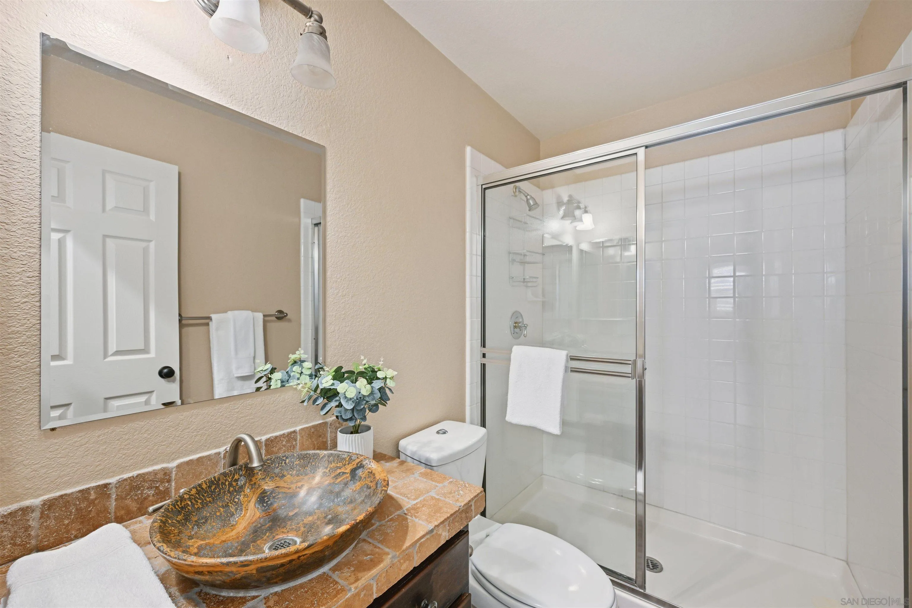 https://cdn.realtyfeed.com/cdn/127/260003332/2c6234e822943b1298197ec6d8628d23.webp