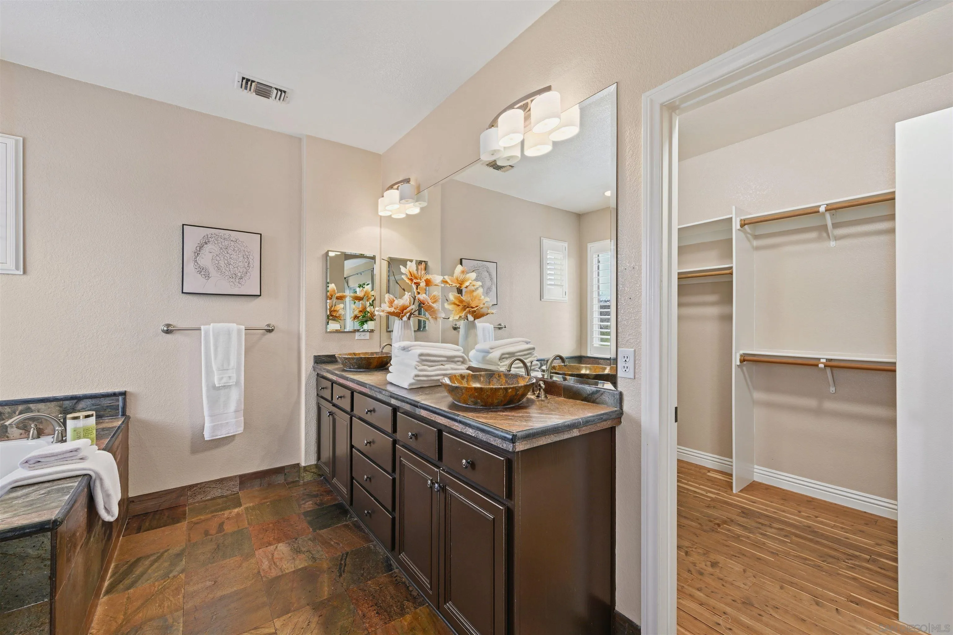 https://cdn.realtyfeed.com/cdn/127/260003332/8b48ffc0523613a2a569ec942a65b0a1.webp