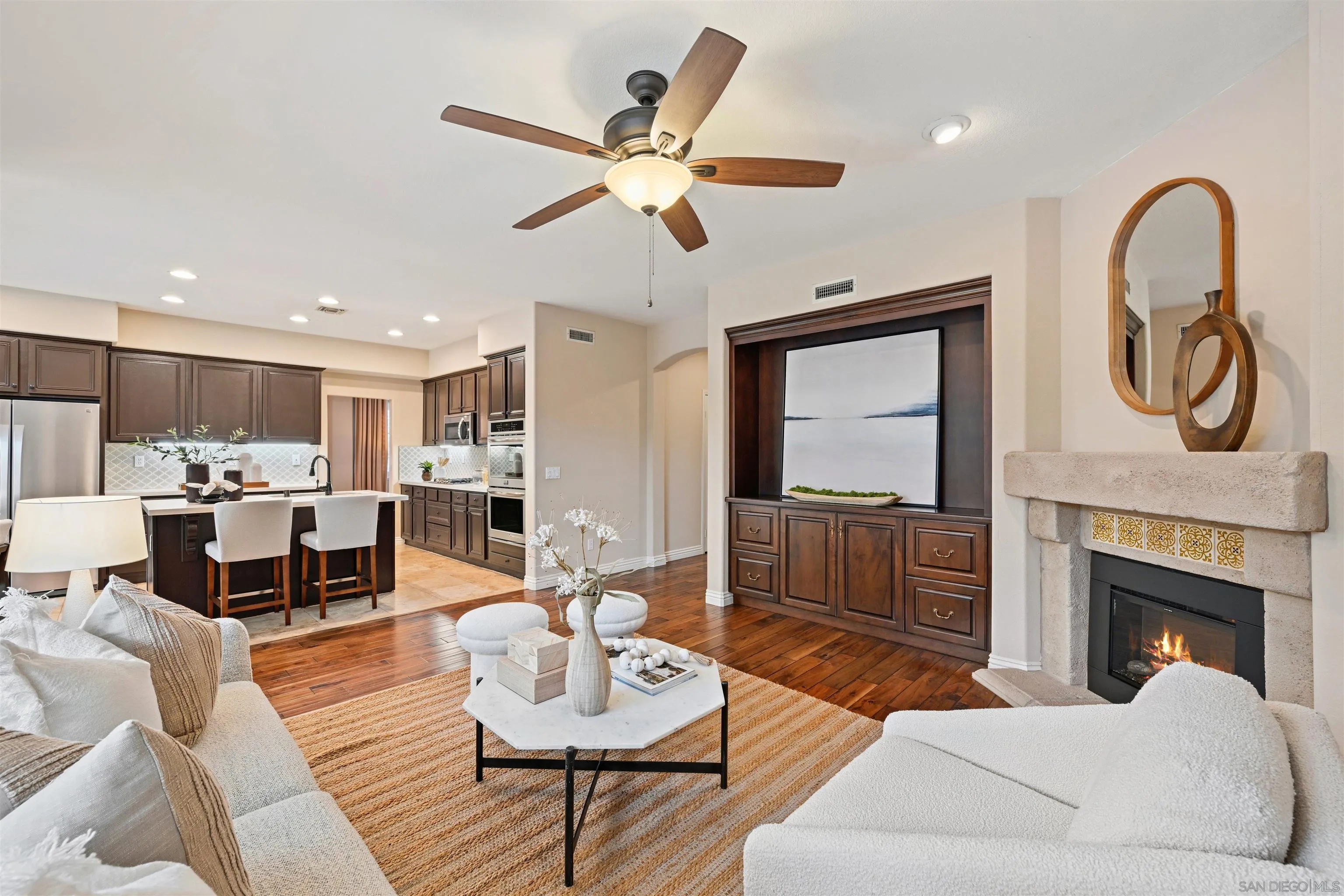 https://cdn.realtyfeed.com/cdn/127/260003332/b767766c94c081660f1d1bf778e3b09e.webp