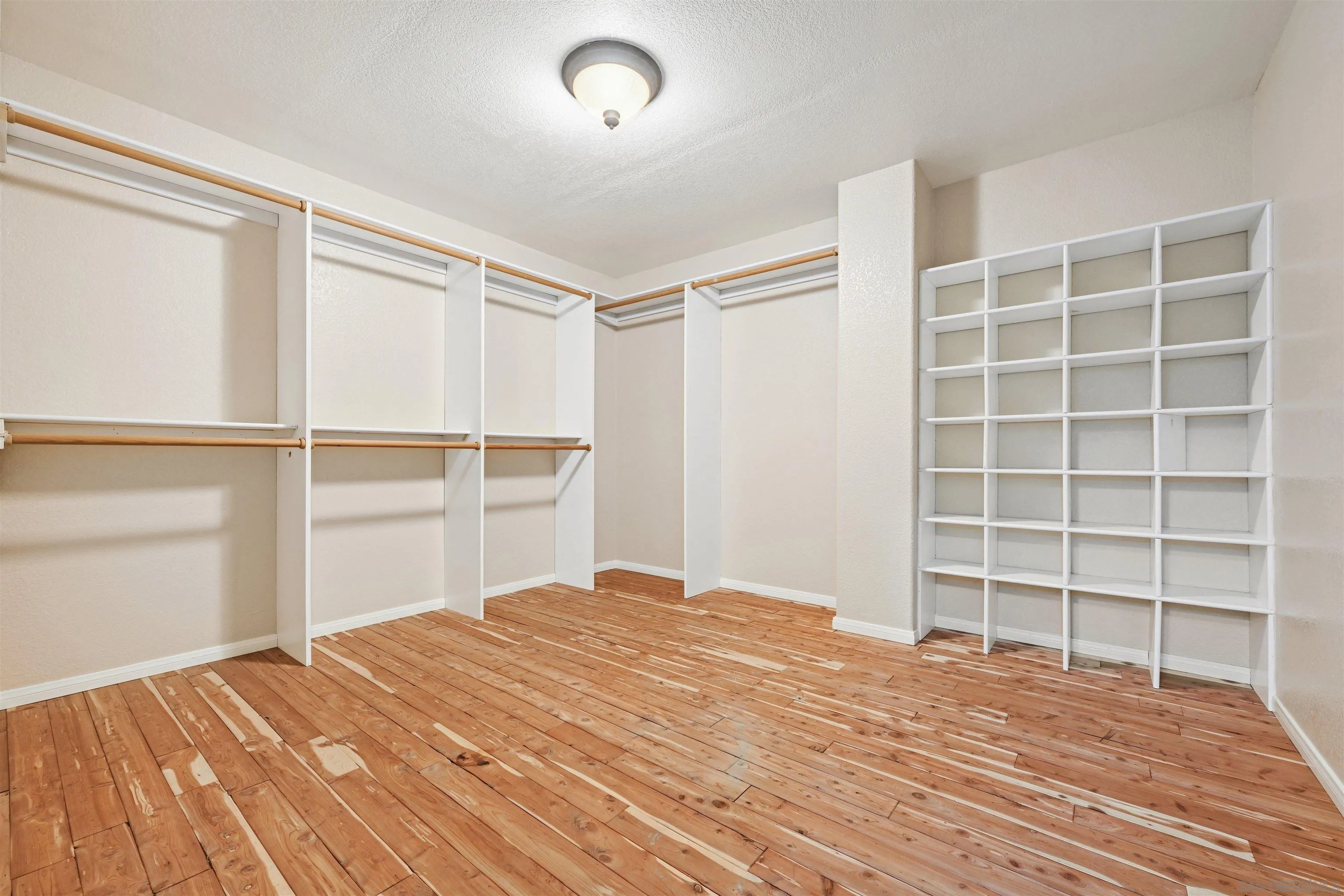 https://cdn.realtyfeed.com/cdn/127/260003332/f0c6ca4bc554394e4c74a8129b9a0137.webp
