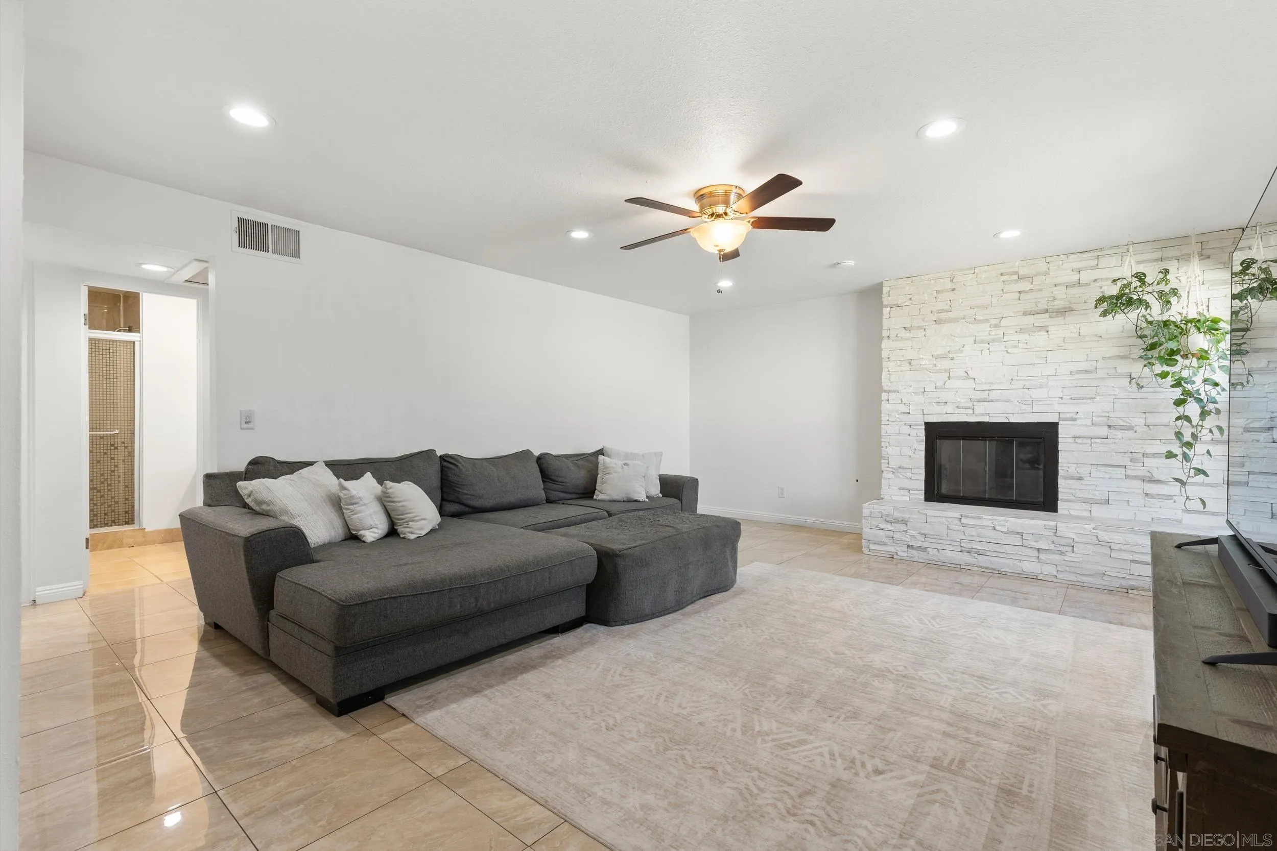 Photo #1: 260003333 Listing: Photo #1