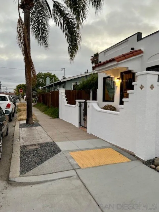 https://cdn.realtyfeed.com/cdn/127/260003346/1a92f140ffe2134755a7c478831abb85.webp