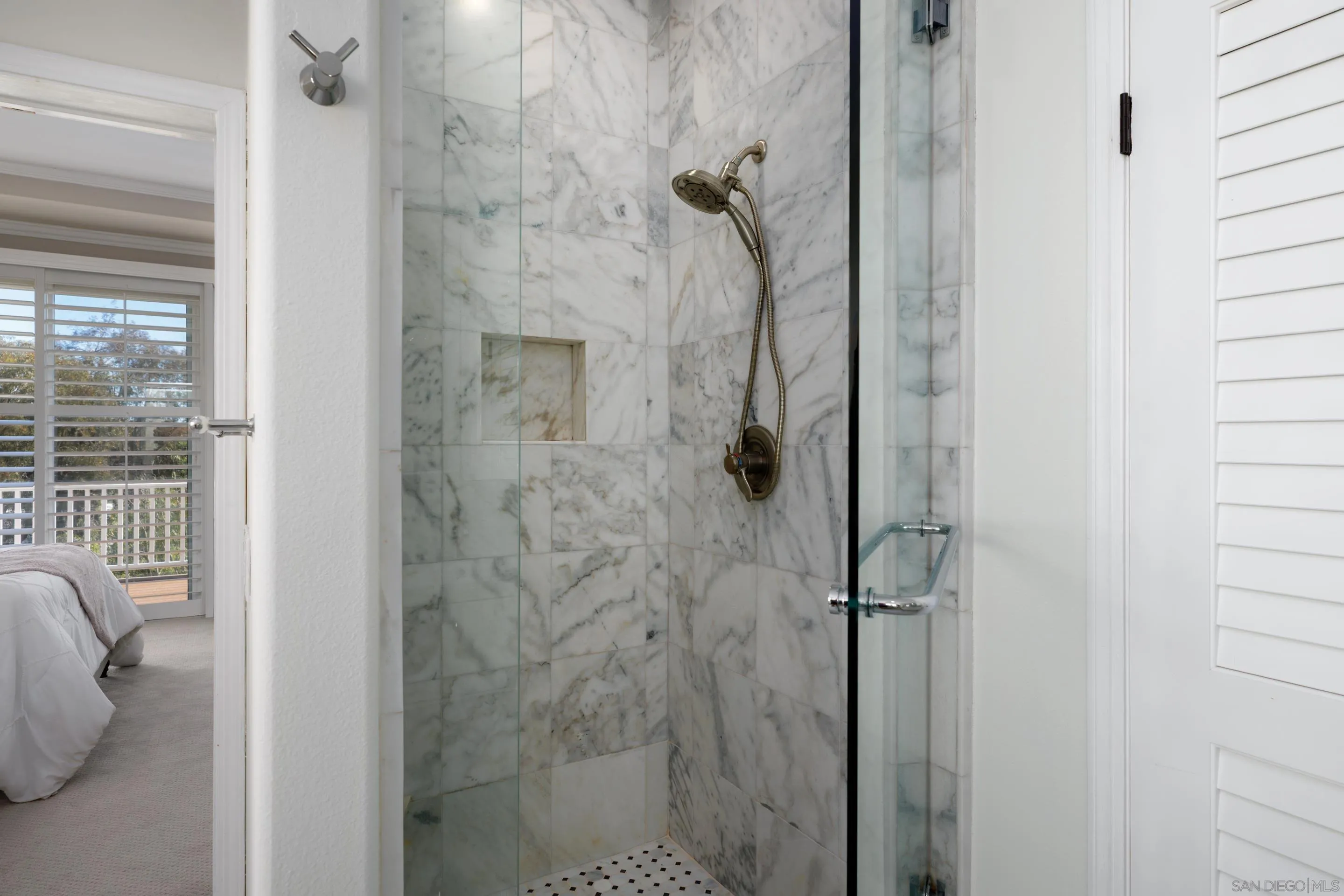 https://cdn.realtyfeed.com/cdn/127/260003347/a82b0f64e9db471a43a9f1b74ad6bf1c.webp