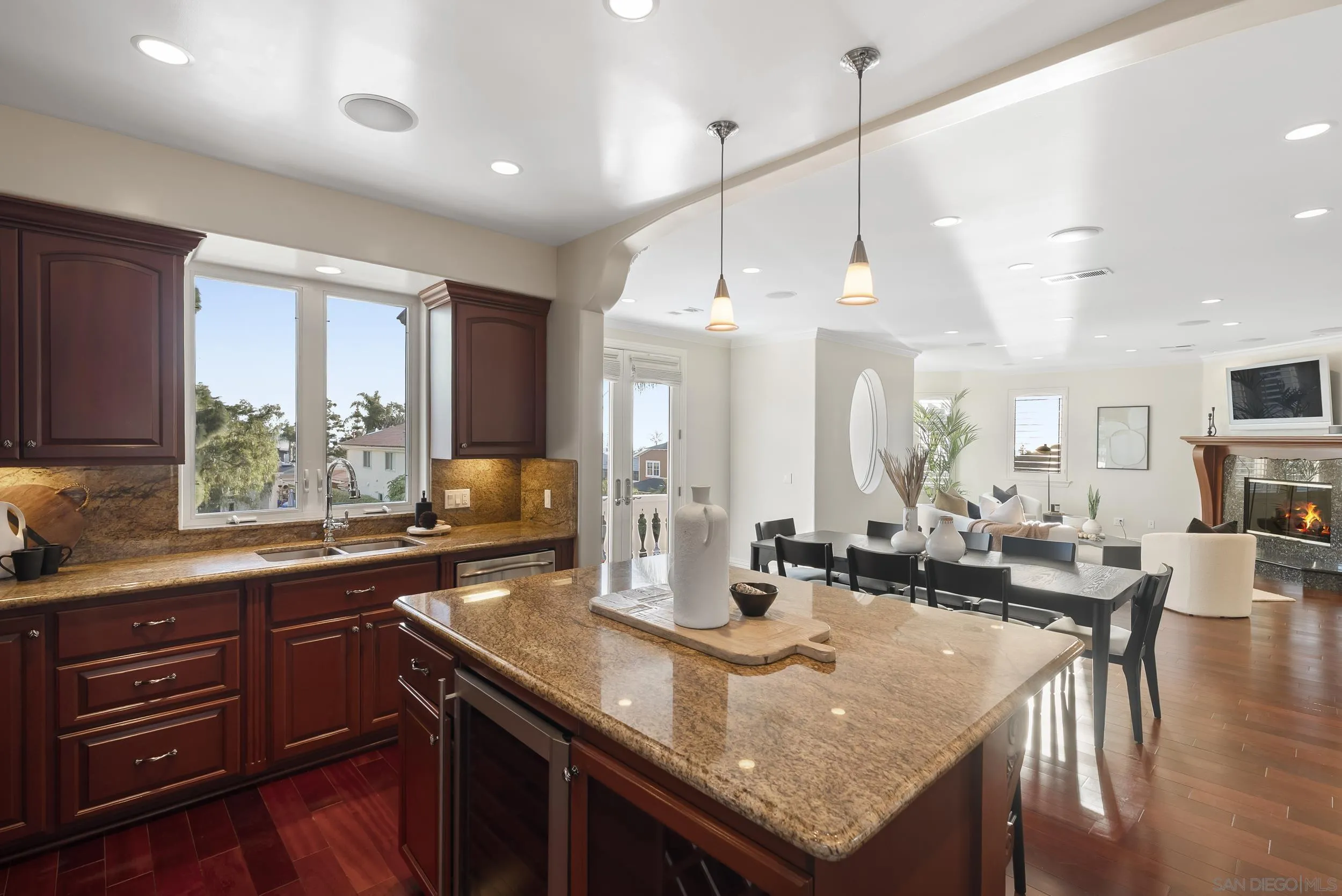 https://cdn.realtyfeed.com/cdn/127/260003349/c4464758f89e13eea593522906e6e340.webp