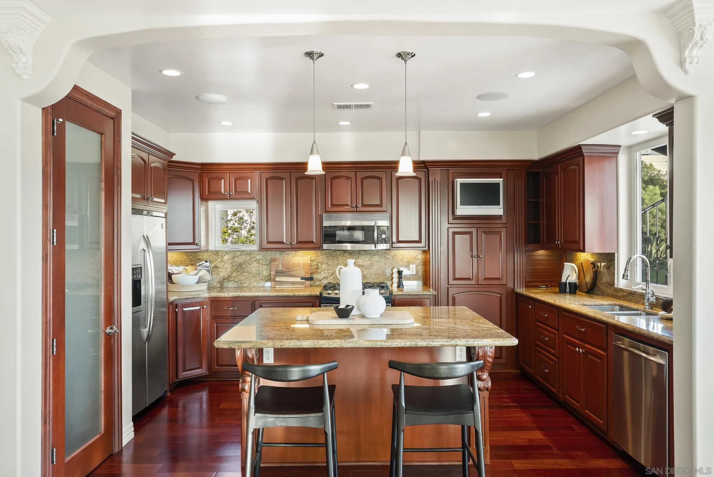https://cdn.realtyfeed.com/cdn/127/260003349/e0af5100e11d55d4123611817b48d57f.webp