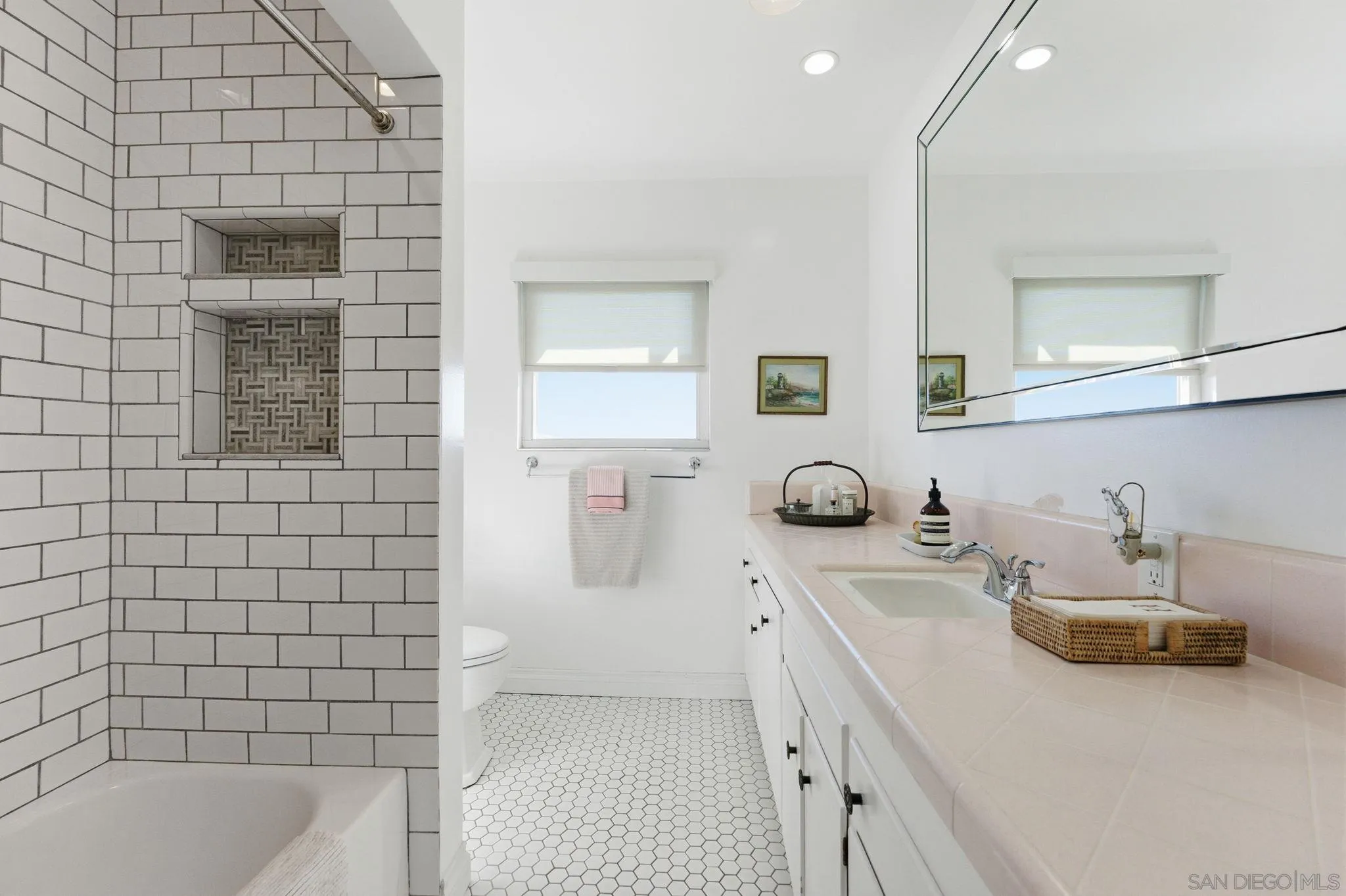 https://cdn.realtyfeed.com/cdn/127/260003350/b3d423c1e81cf2961f0377e8d719db63.webp