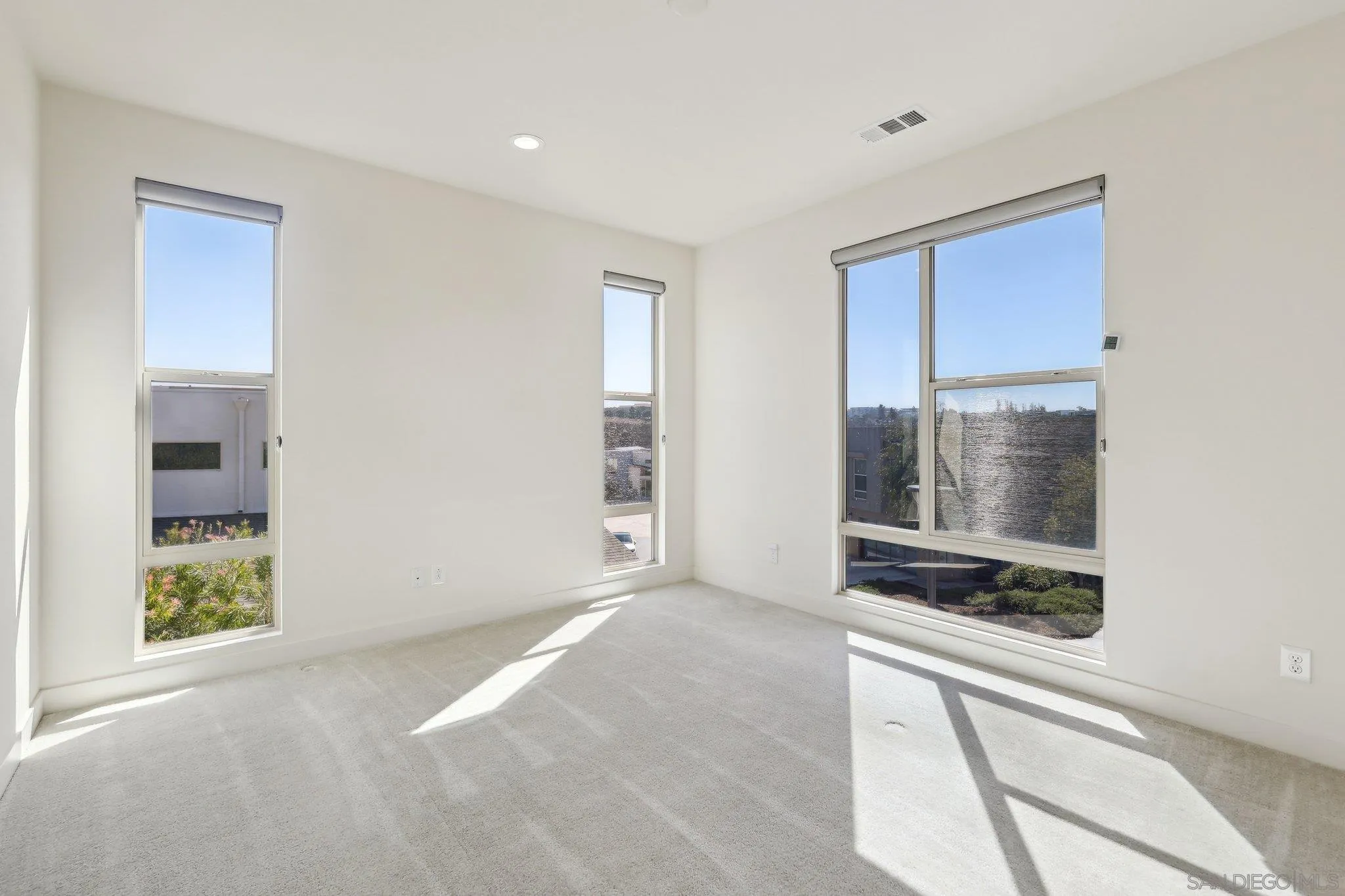https://cdn.realtyfeed.com/cdn/127/260003359/a23d44461875e5000a21f69930ea294b.webp