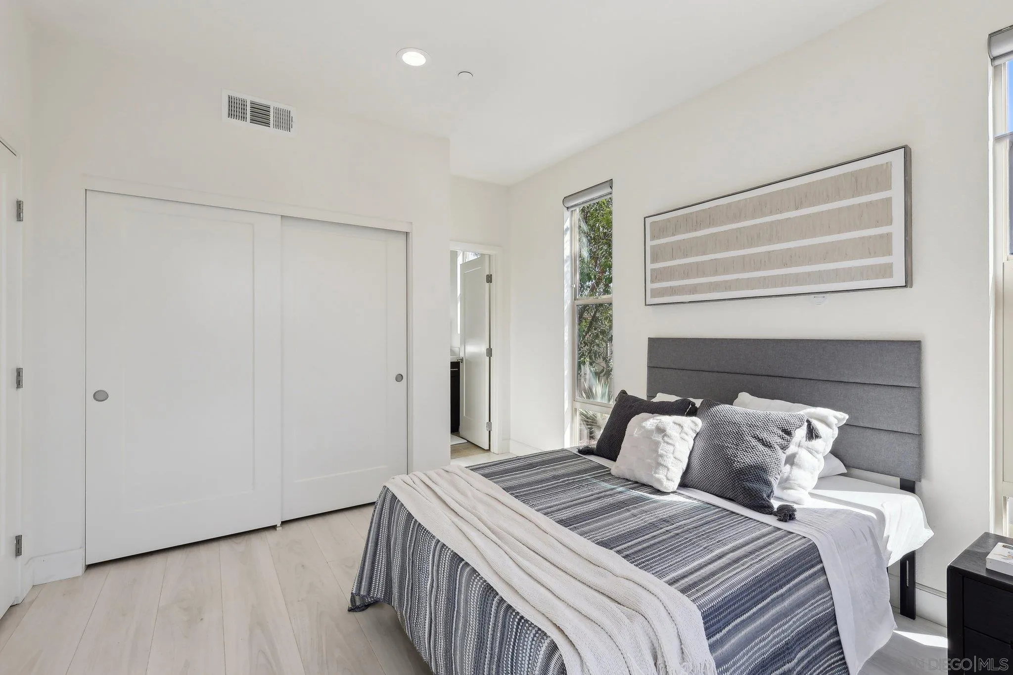 https://cdn.realtyfeed.com/cdn/127/260003359/baf479d254d15e6cd0b098ef0a944f35.webp