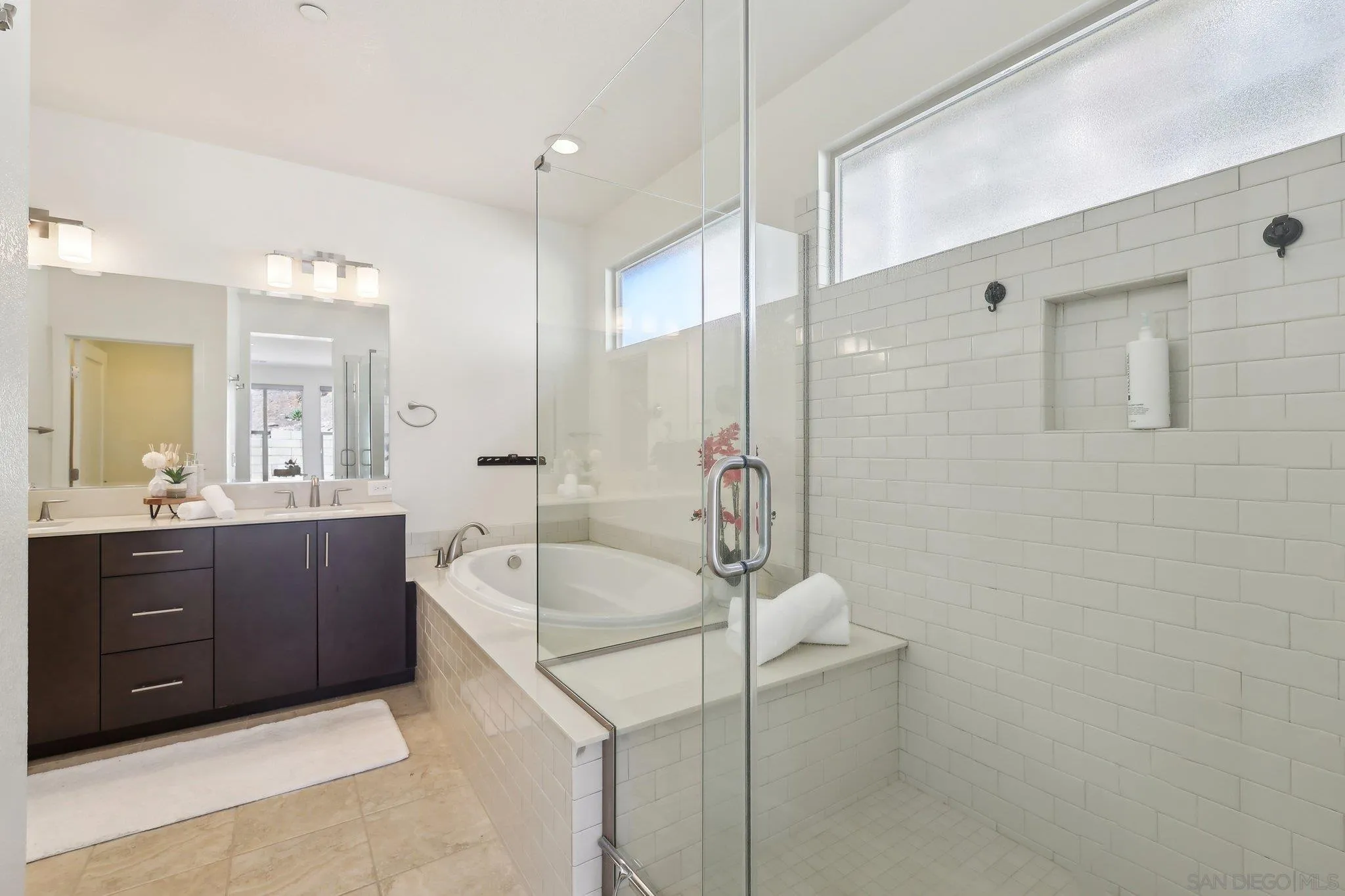 https://cdn.realtyfeed.com/cdn/127/260003359/c73687a080189b4a3fc07b91fb5b934b.webp