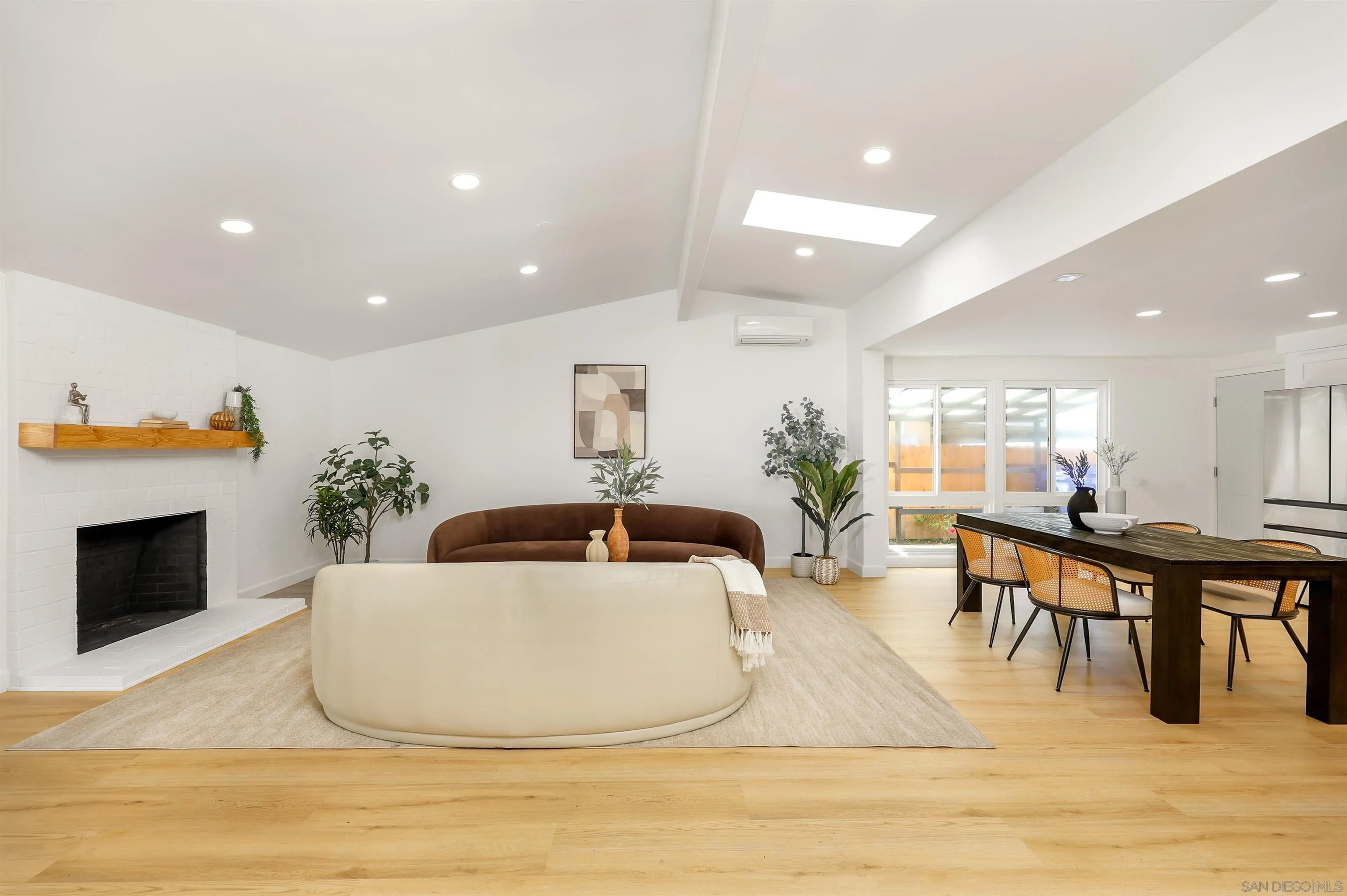 https://cdn.realtyfeed.com/cdn/127/260003362/8788498ca9b2aabbbcada600eea634be.webp