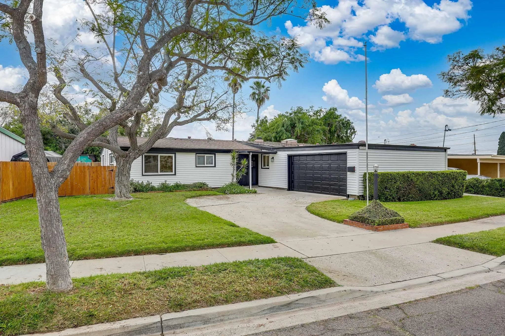 https://cdn.realtyfeed.com/cdn/127/260003362/a2cf84466d76fe63a8d2a1a012cfbdcb.webp